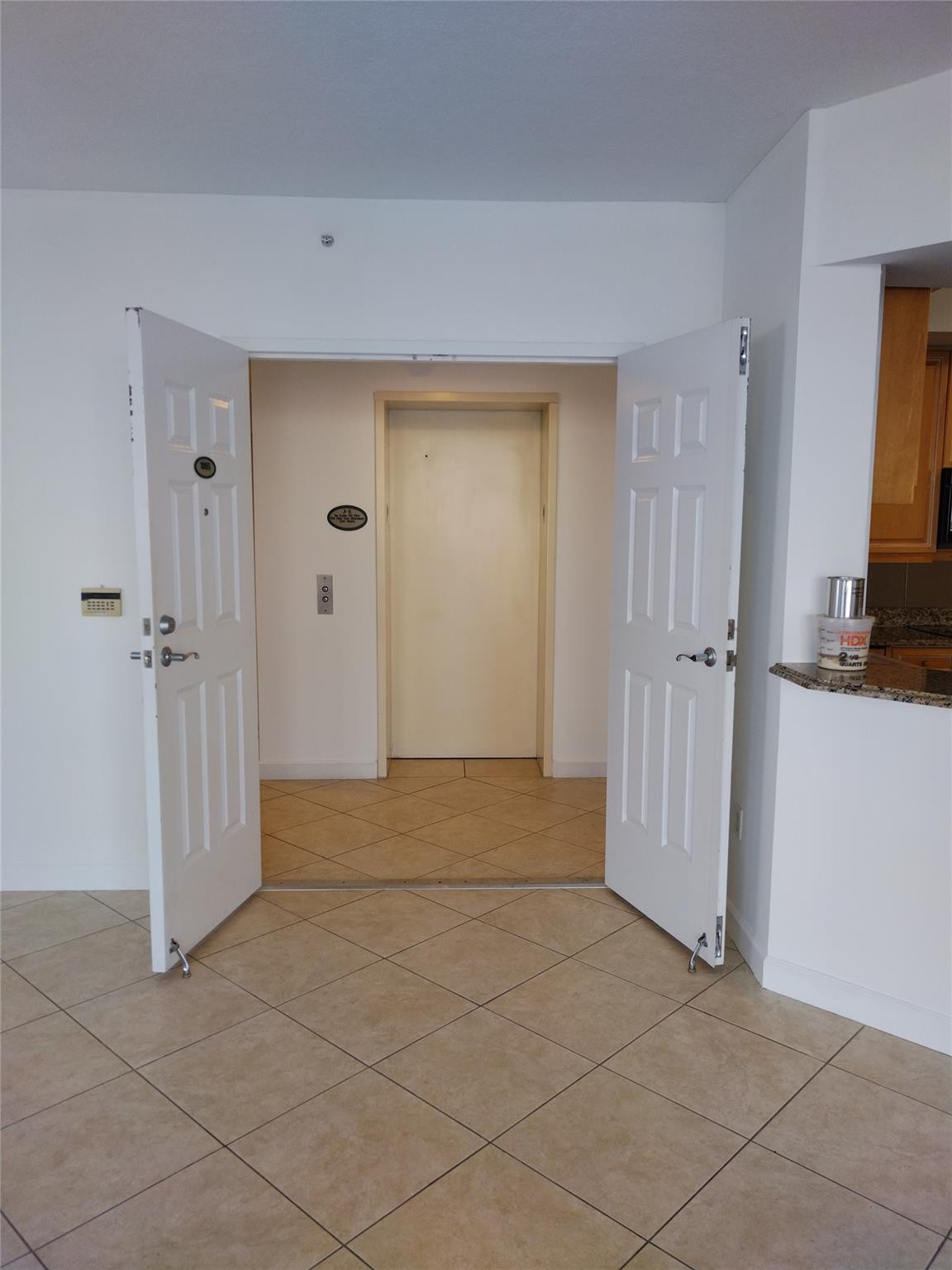 100 S Birch Road 1005d Property Photo 1