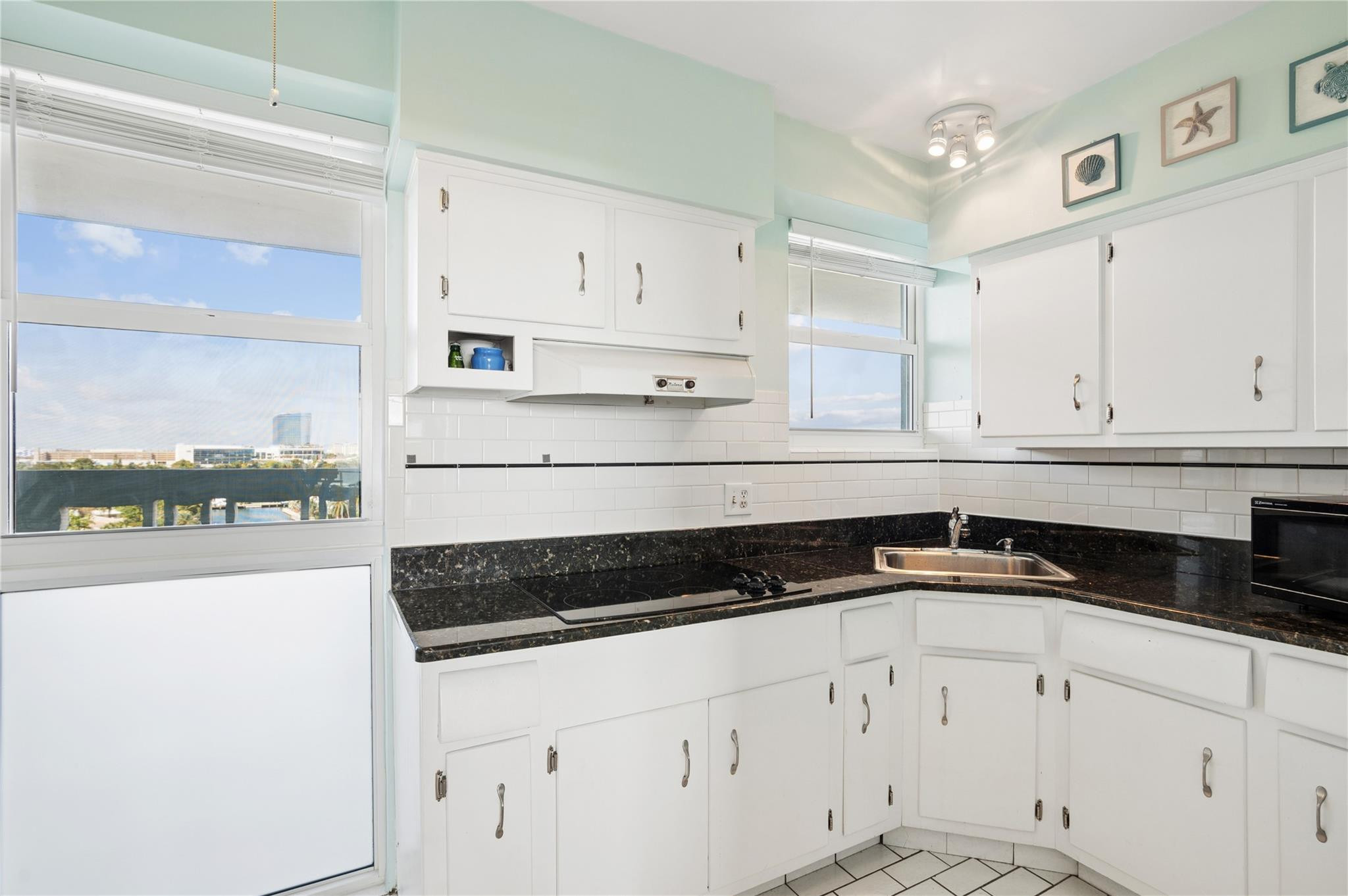 1900 S Ocean Drive 910 Property Photo 10