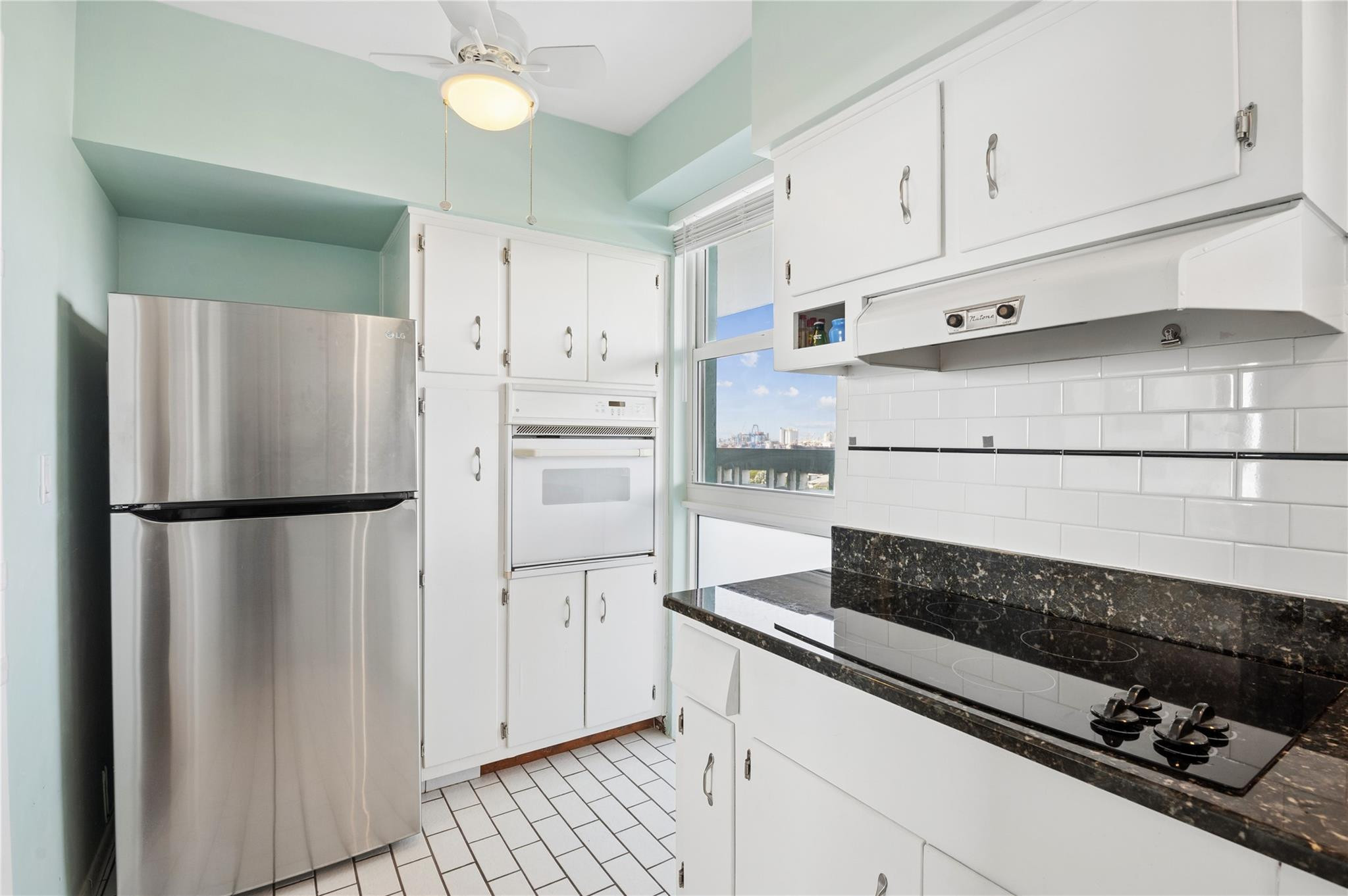 1900 S Ocean Drive 910 Property Photo 11