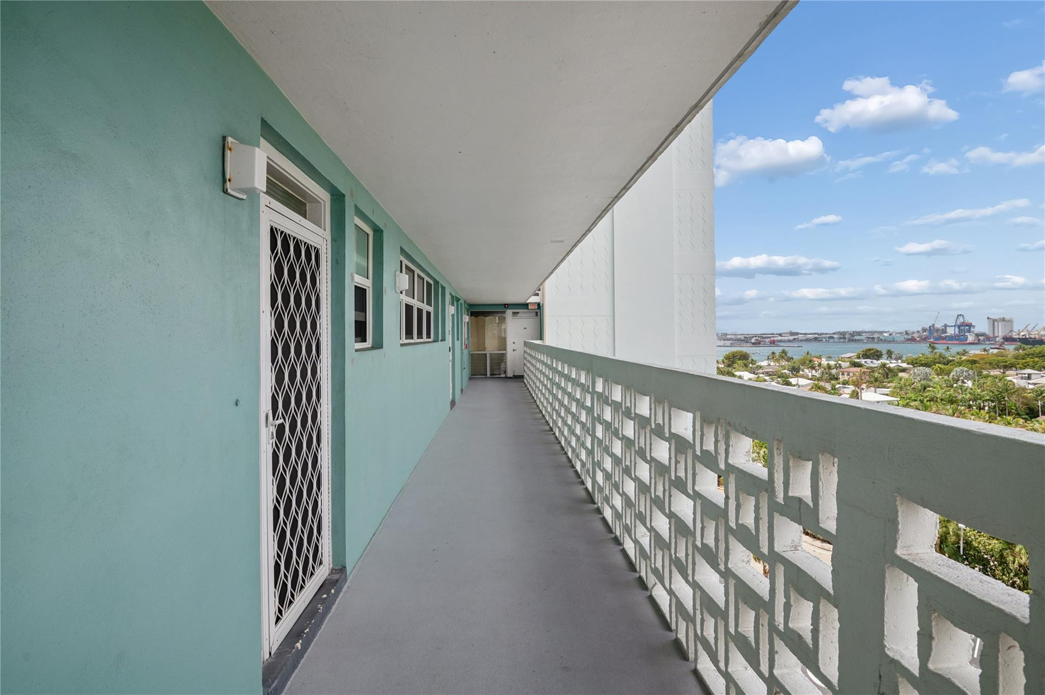 1900 S Ocean Drive 910 Property Photo 23