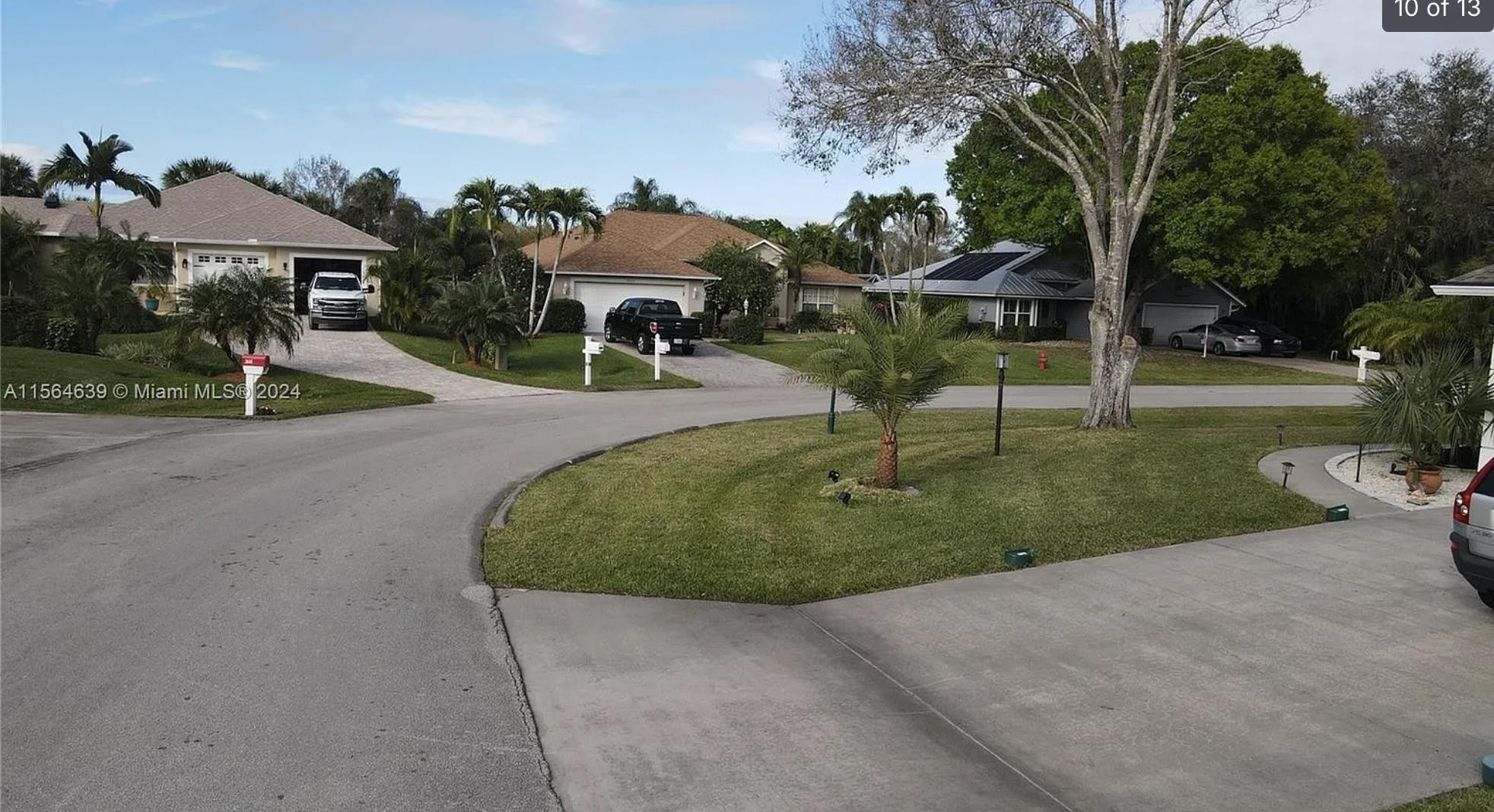 755 38th Court Property Photo 3