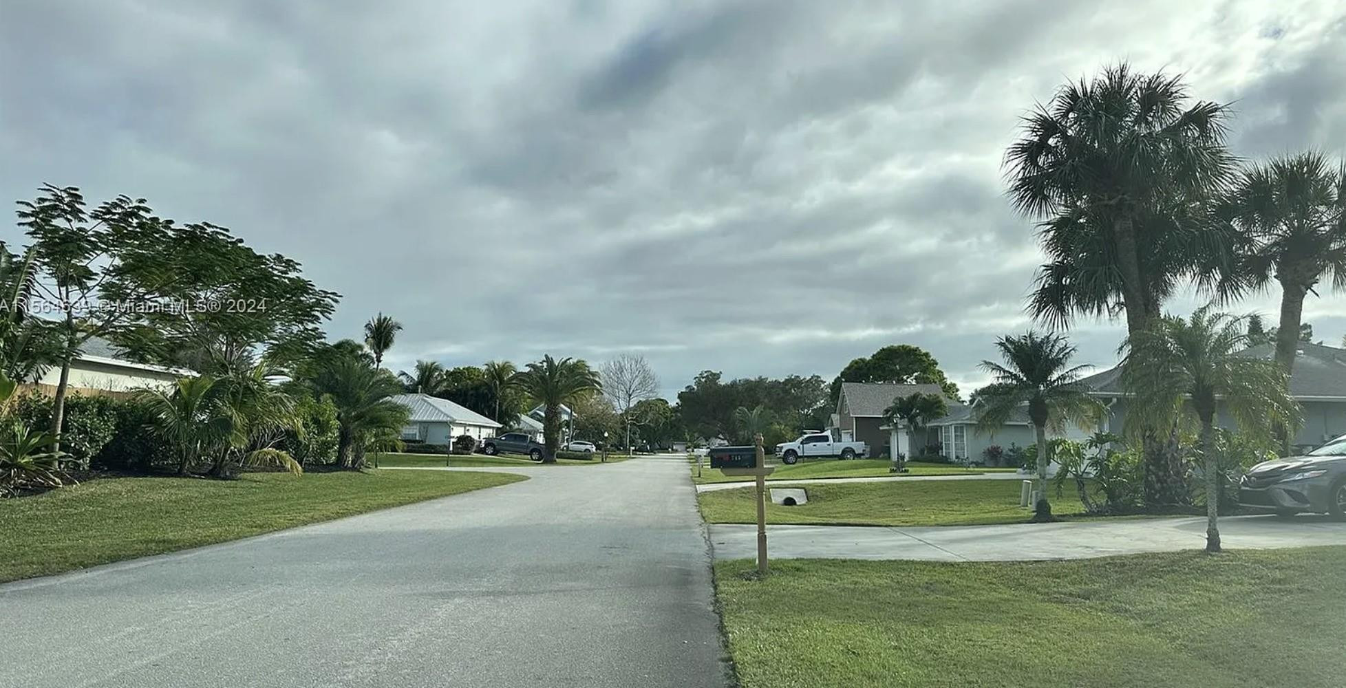755 38th Court Property Photo 4
