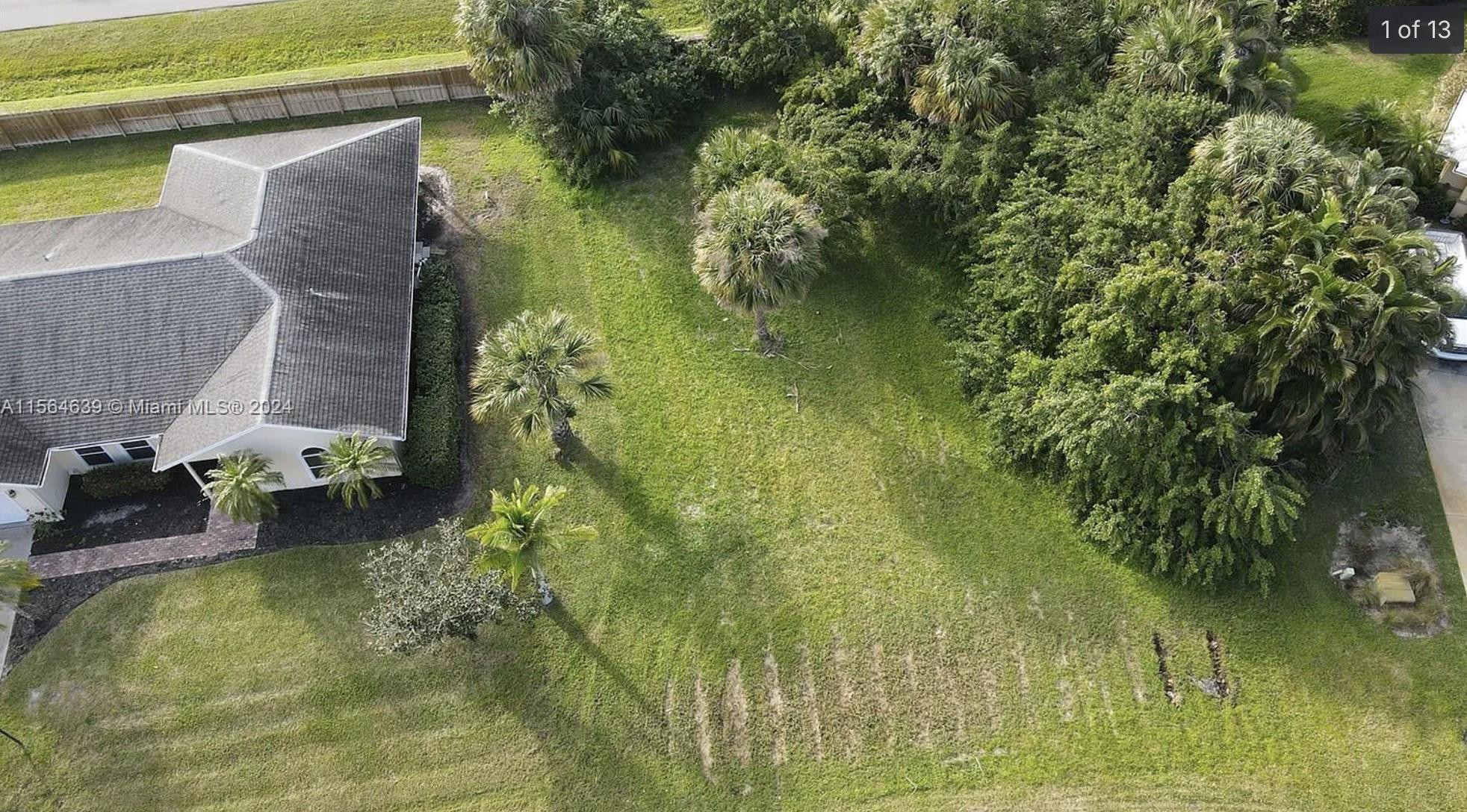 755 38th Court Property Photo 8