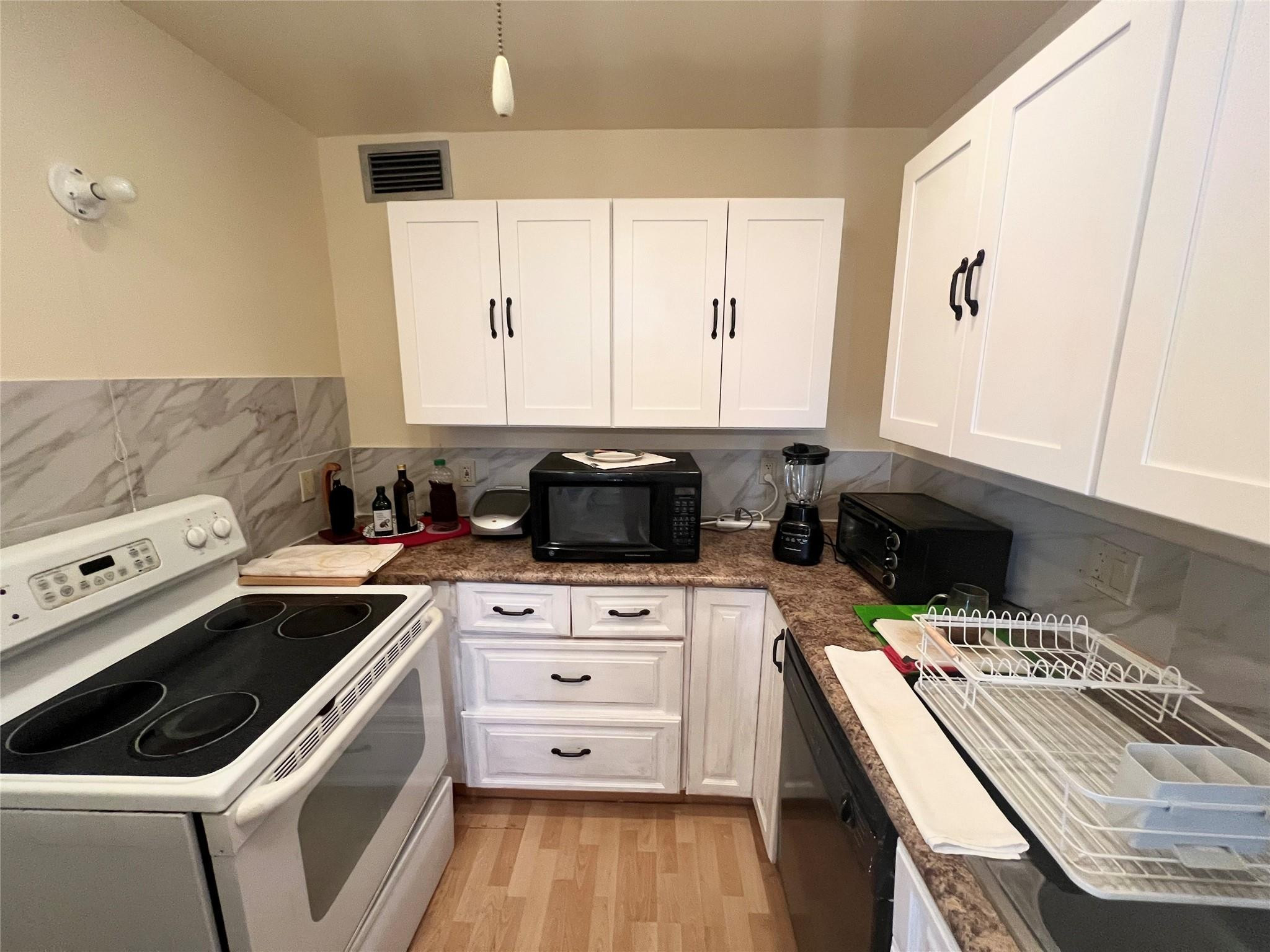 191 Markham I 191 Property Photo 1