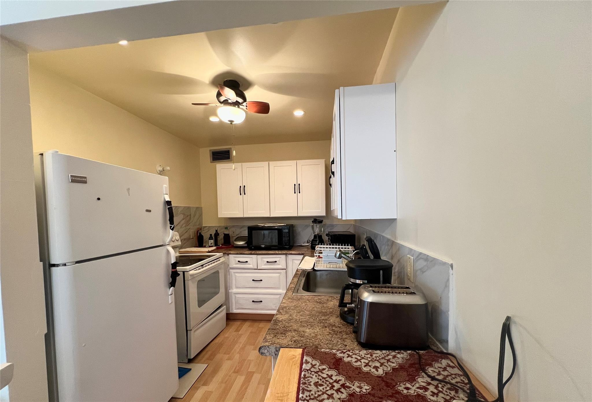 191 Markham I 191 Property Photo 3