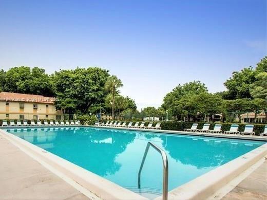 107 Gardens Dr 202 Property Photo 6