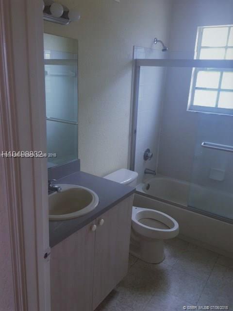 2305 Belmont Ln 2305 Property Photo 9