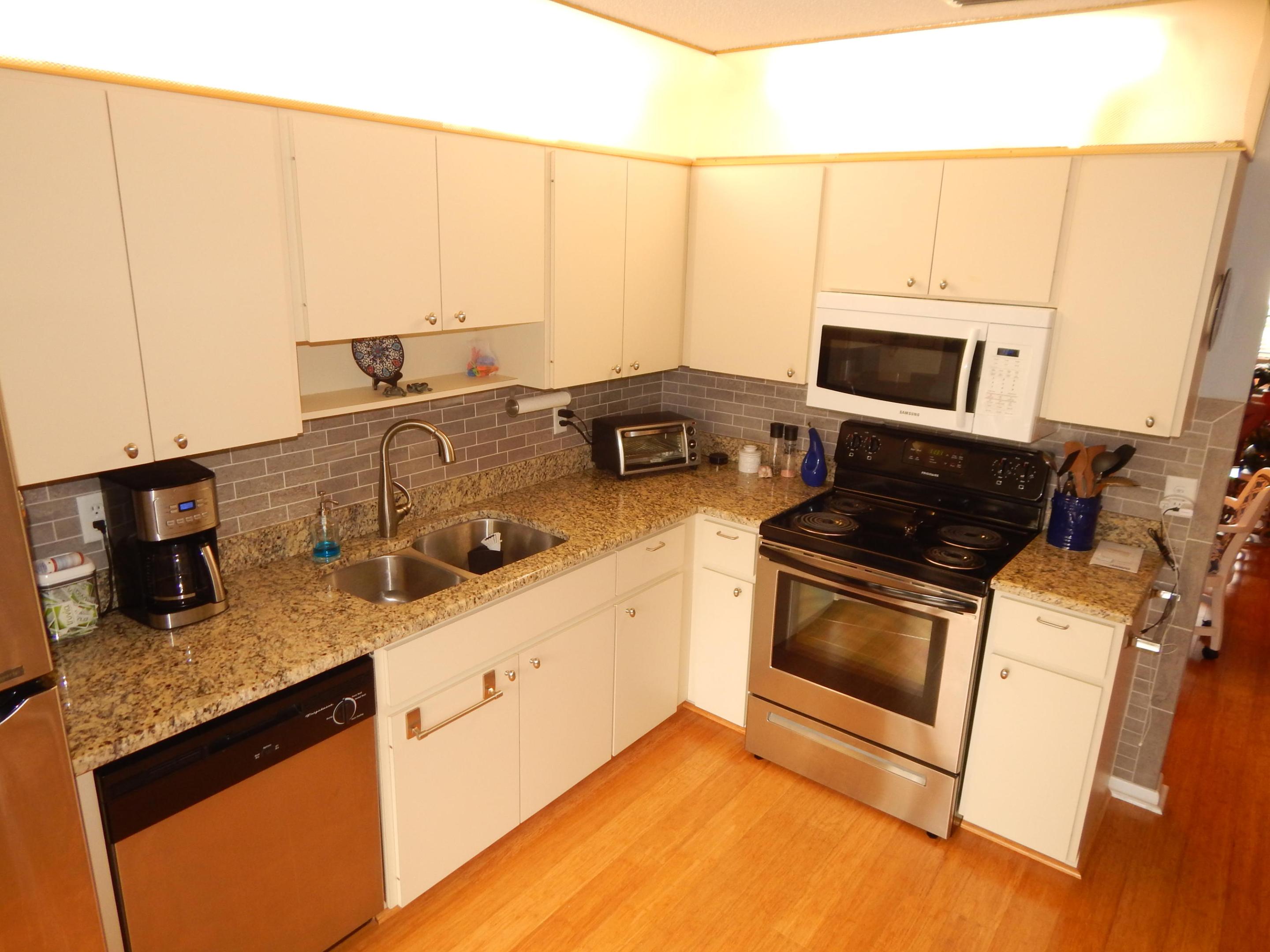 8071 Se Villa Circle Property Photo 4