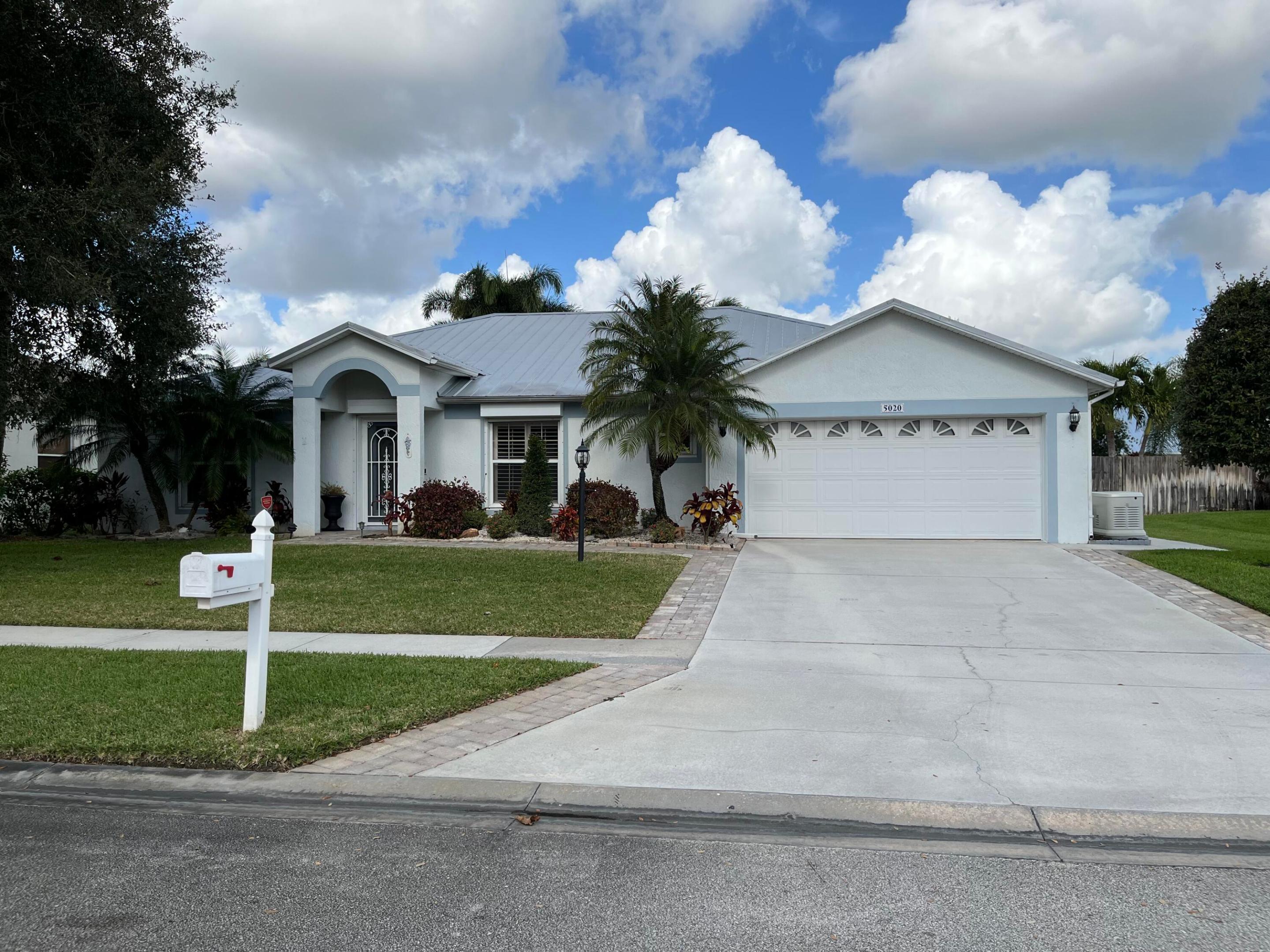 5020 4th Place Property Photo 2