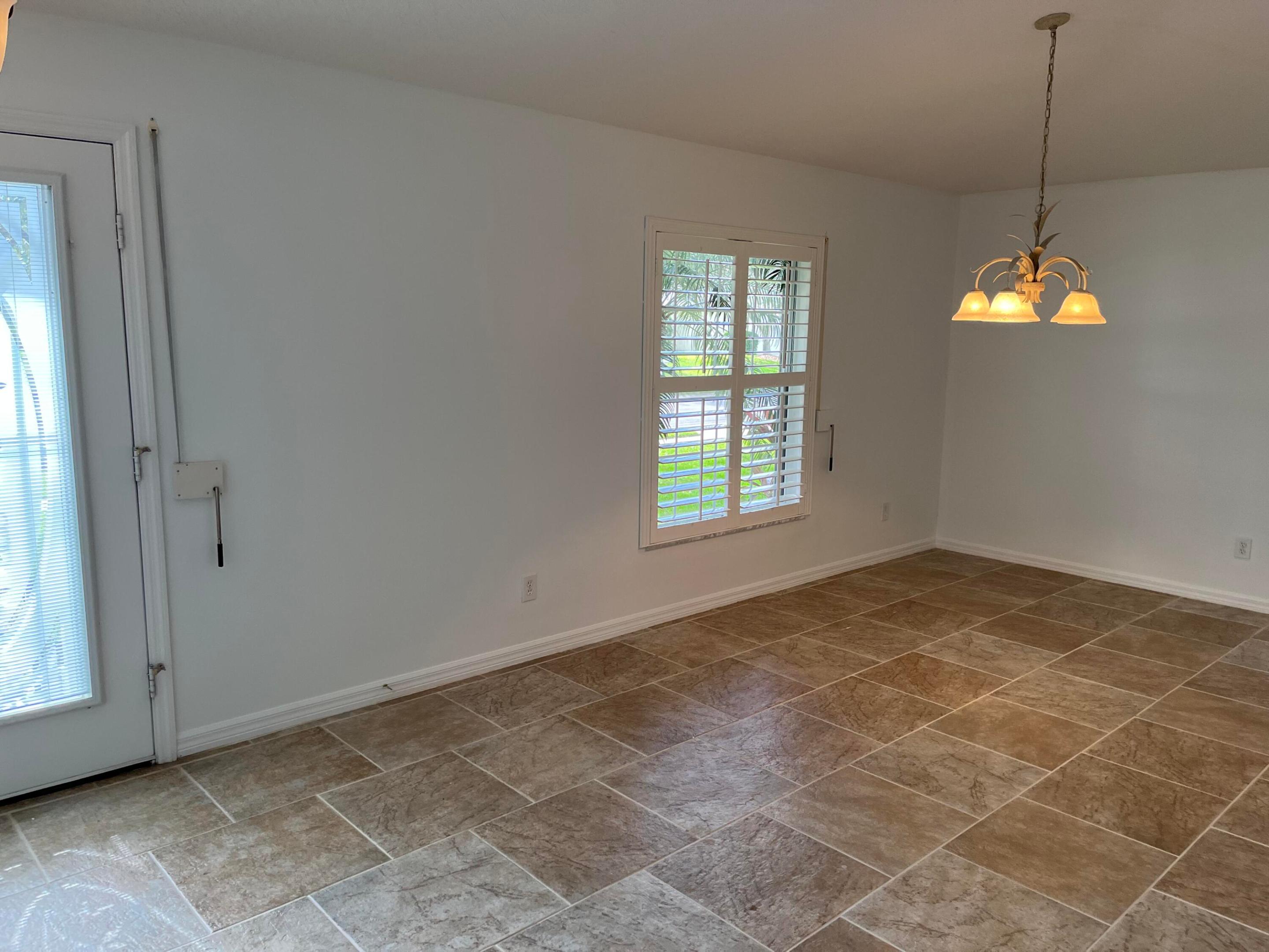 5020 4th Place Property Photo 5