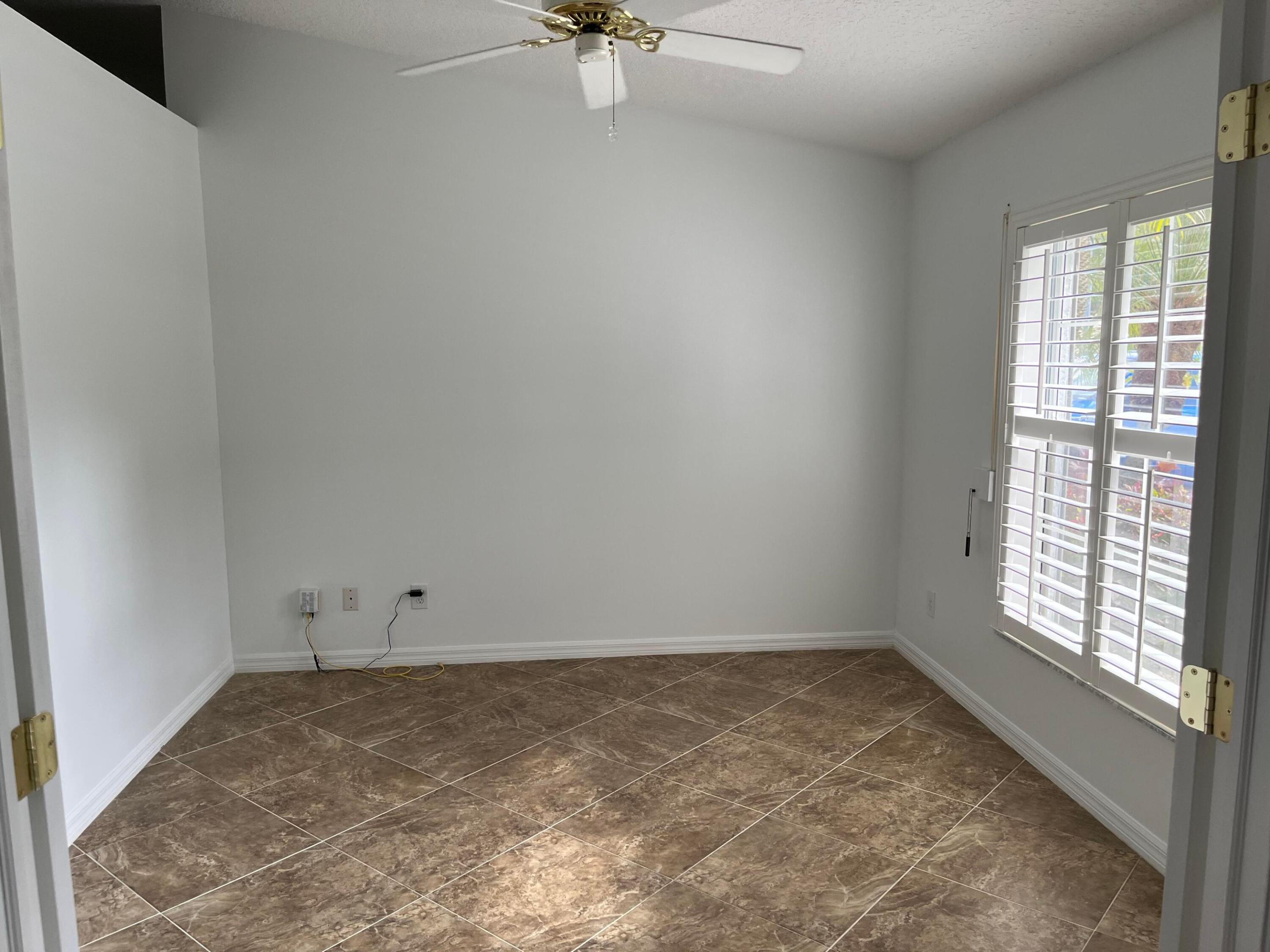 5020 4th Place Property Photo 6