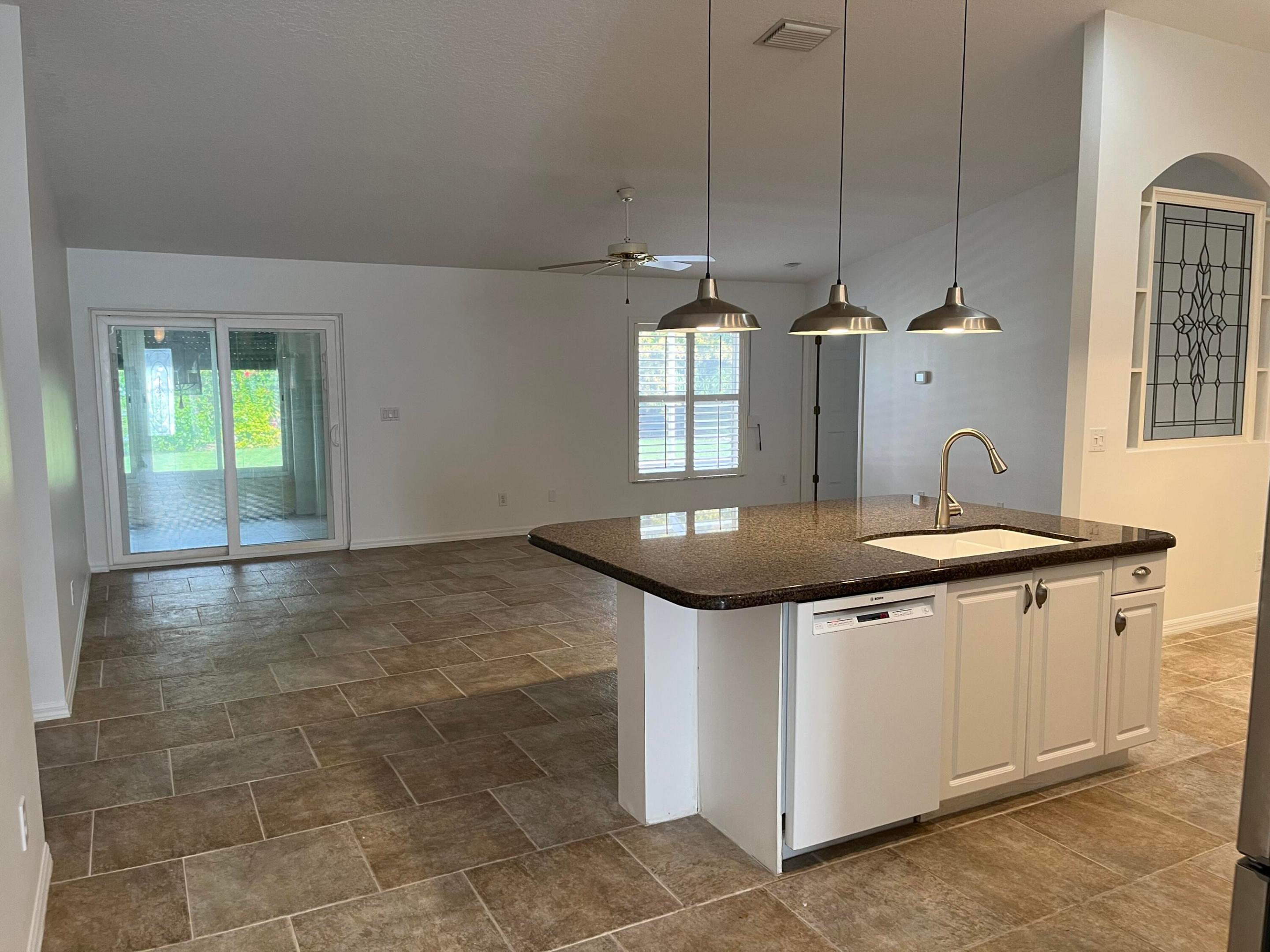 5020 4th Place Property Photo 7