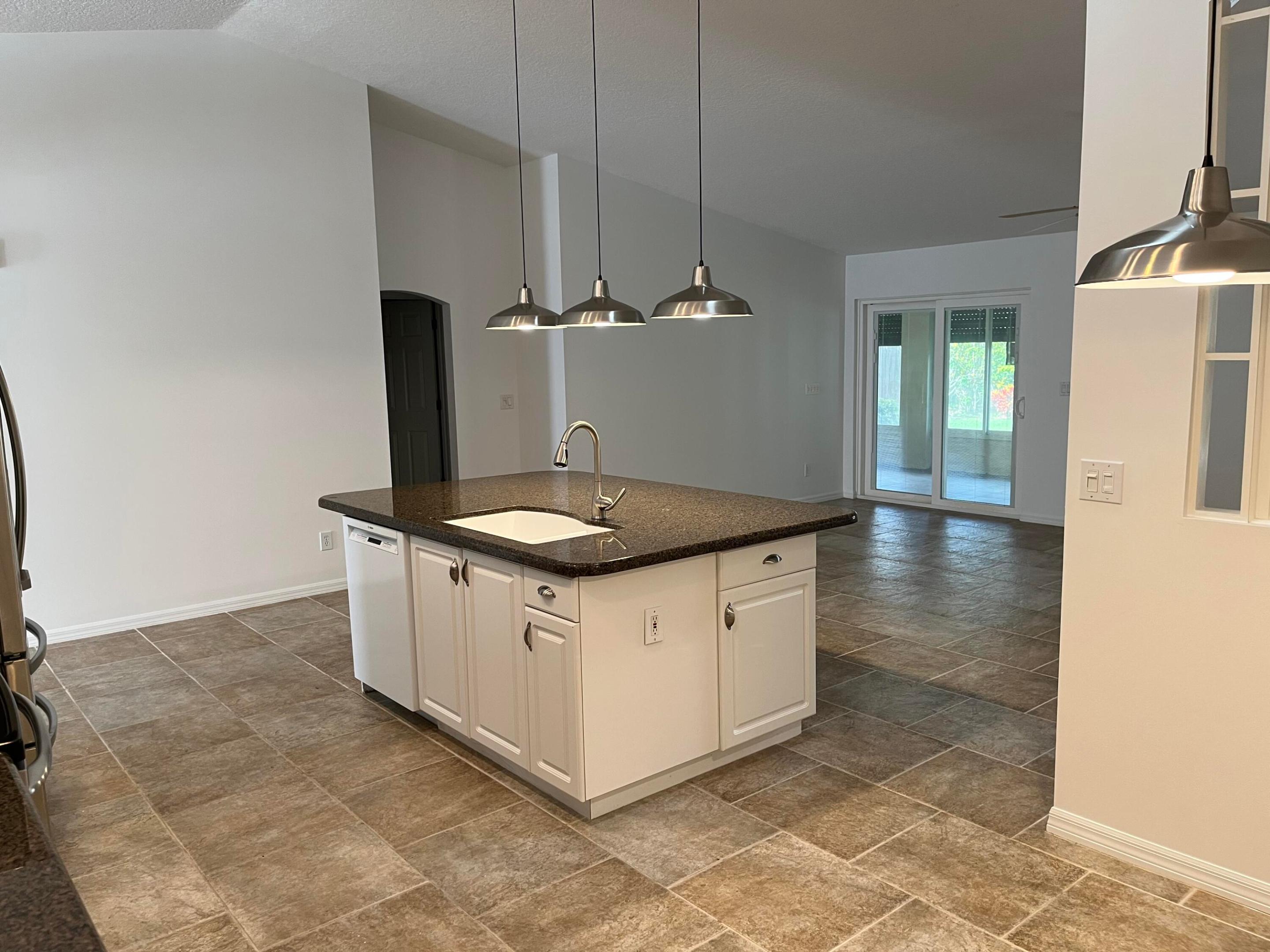 5020 4th Place Property Photo 8