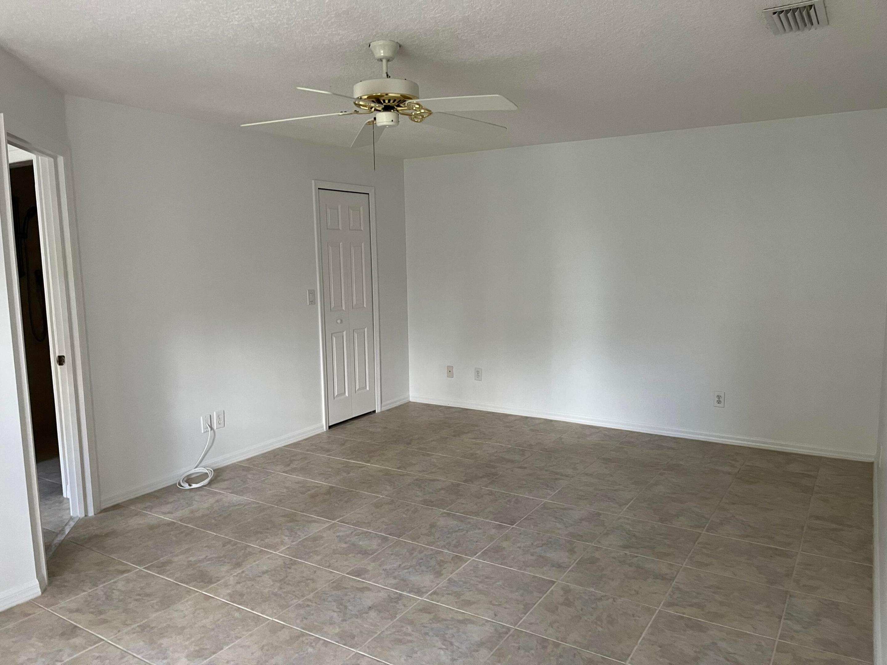 5020 4th Place Property Photo 12