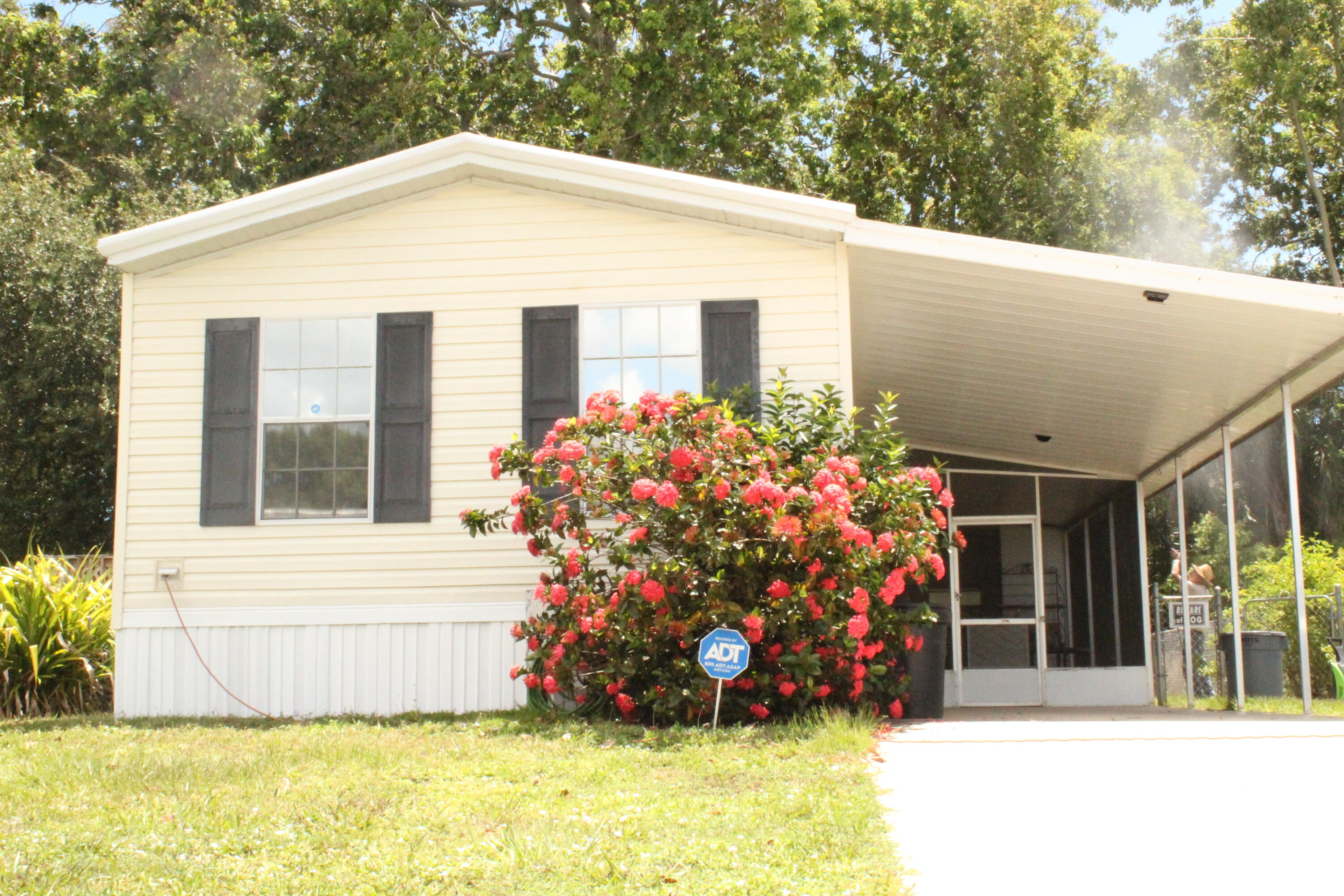 7409 Se Eagle Avenue Property Photo 1