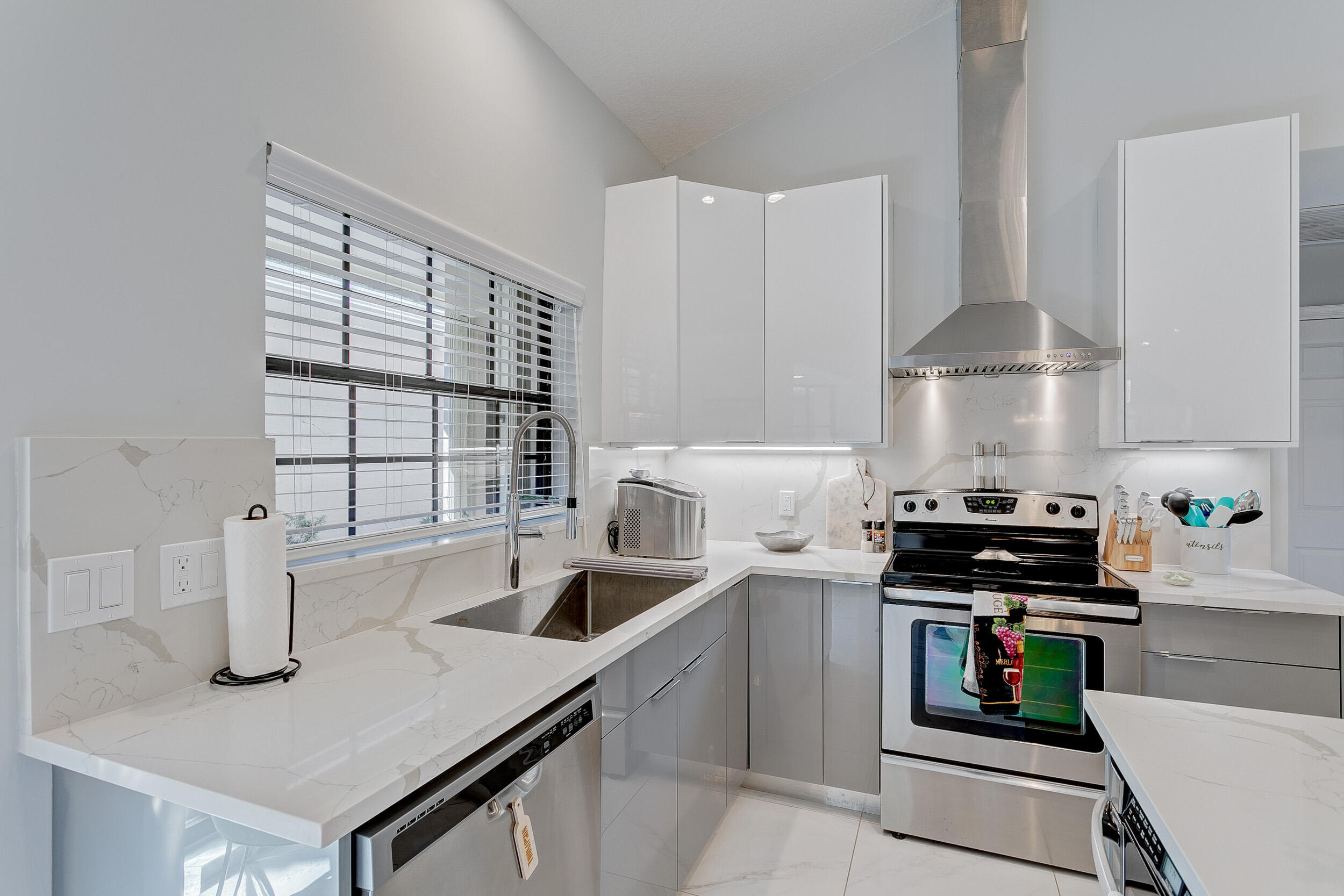156 Coventry Place Property Photo 24