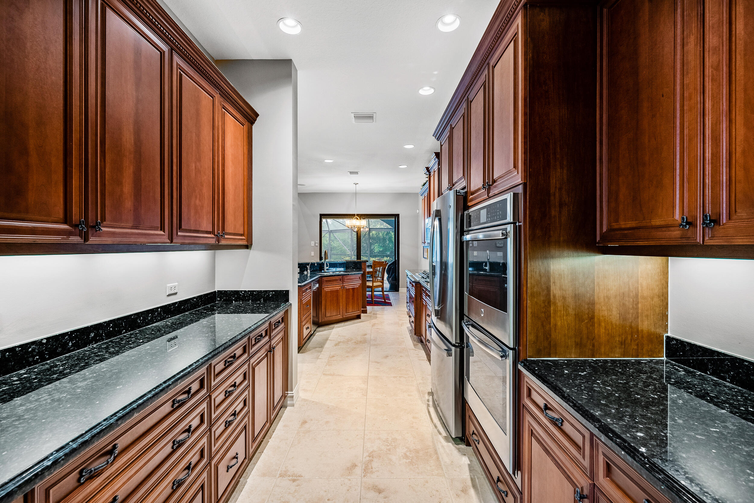 6786 Fox Hollow Drive Property Photo 19