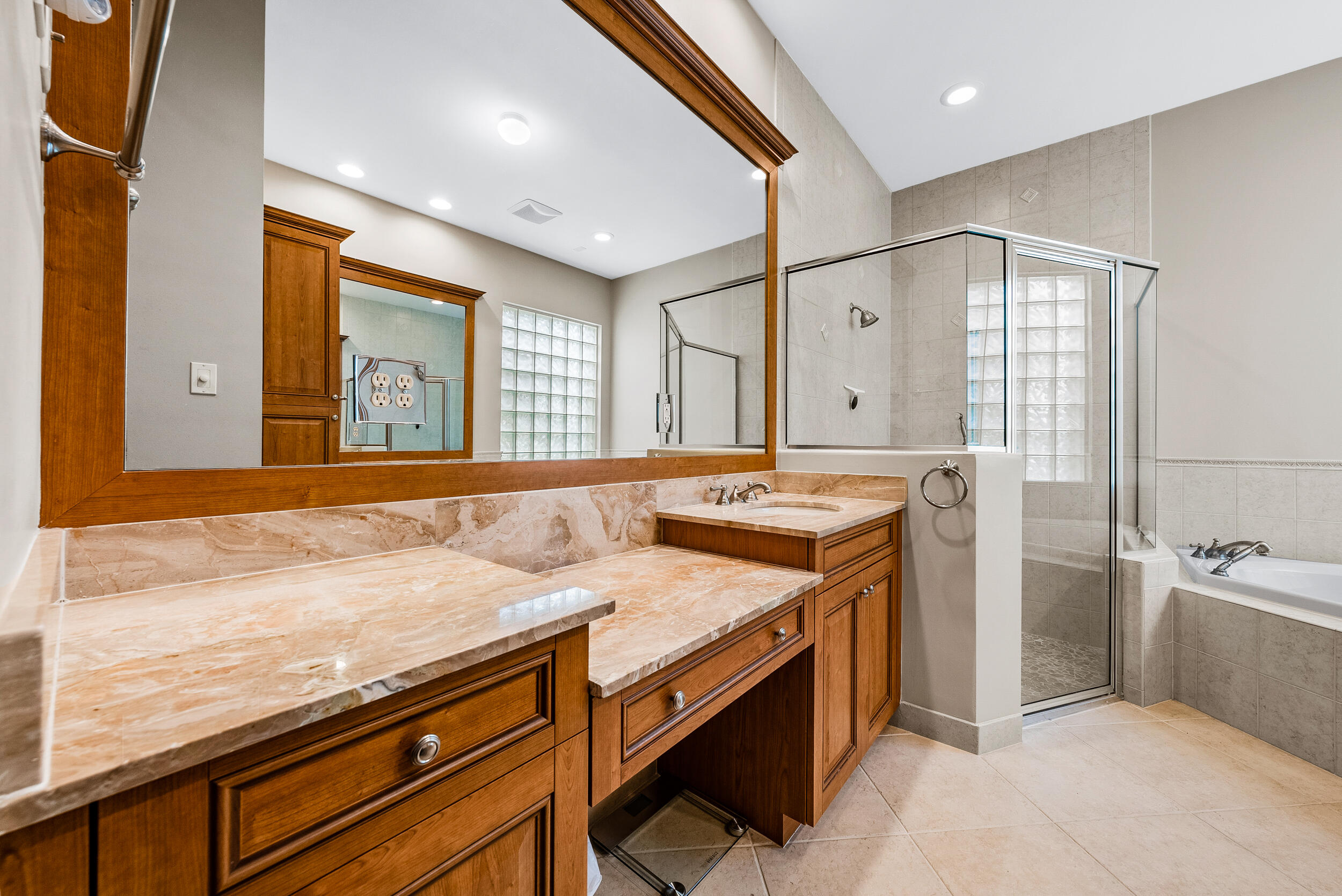 6786 Fox Hollow Drive Property Photo 27