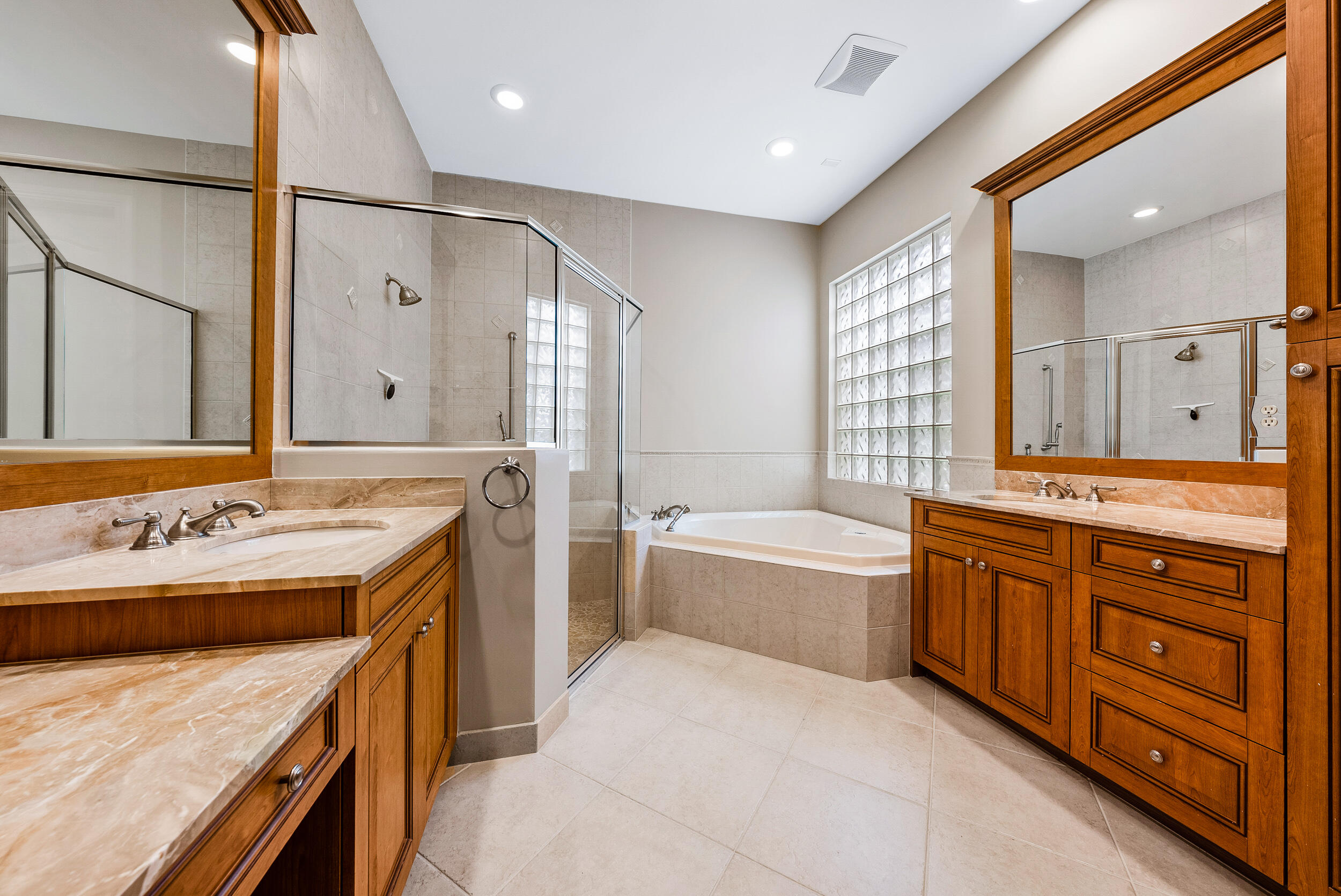 6786 Fox Hollow Drive Property Photo 28