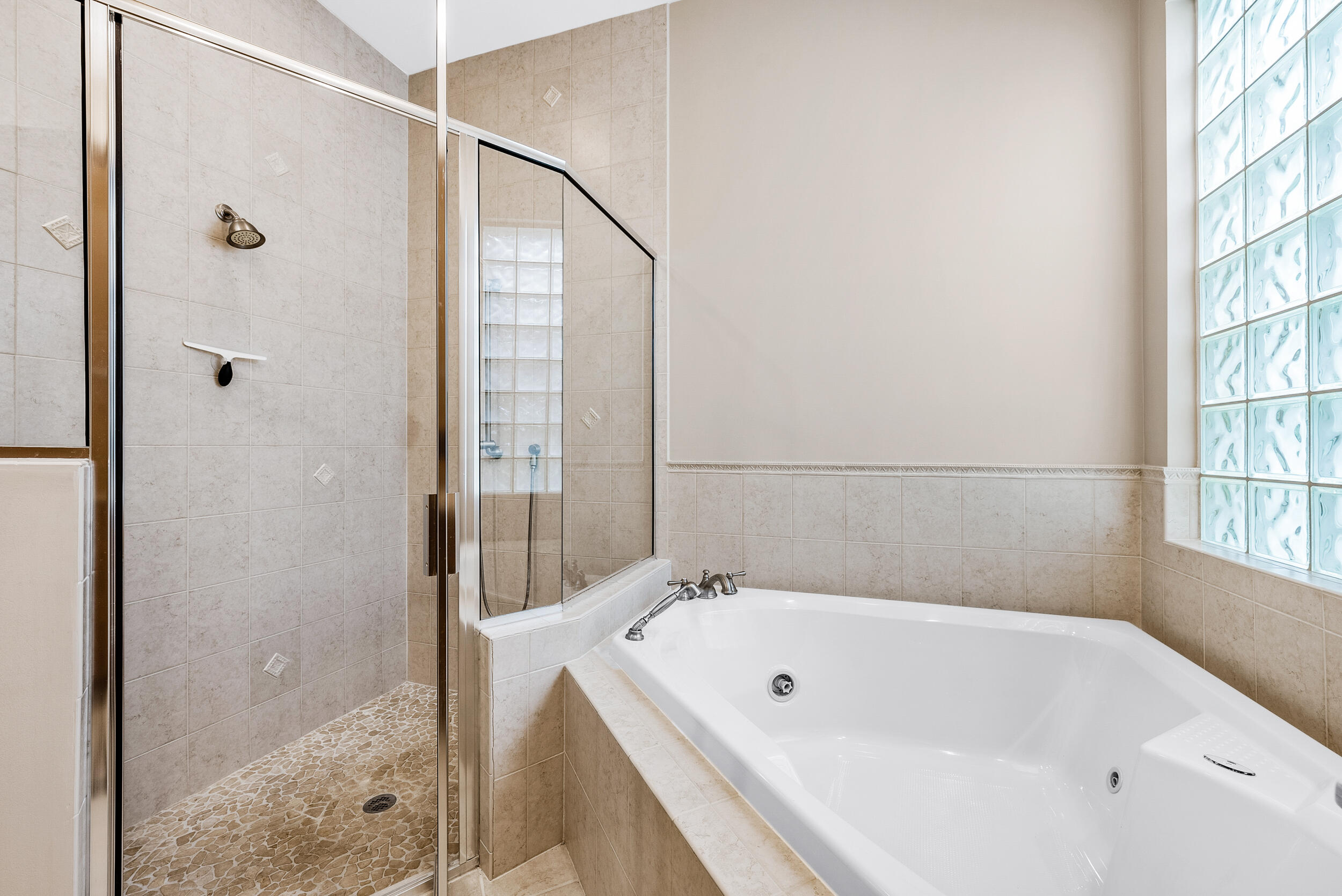 6786 Fox Hollow Drive Property Photo 29