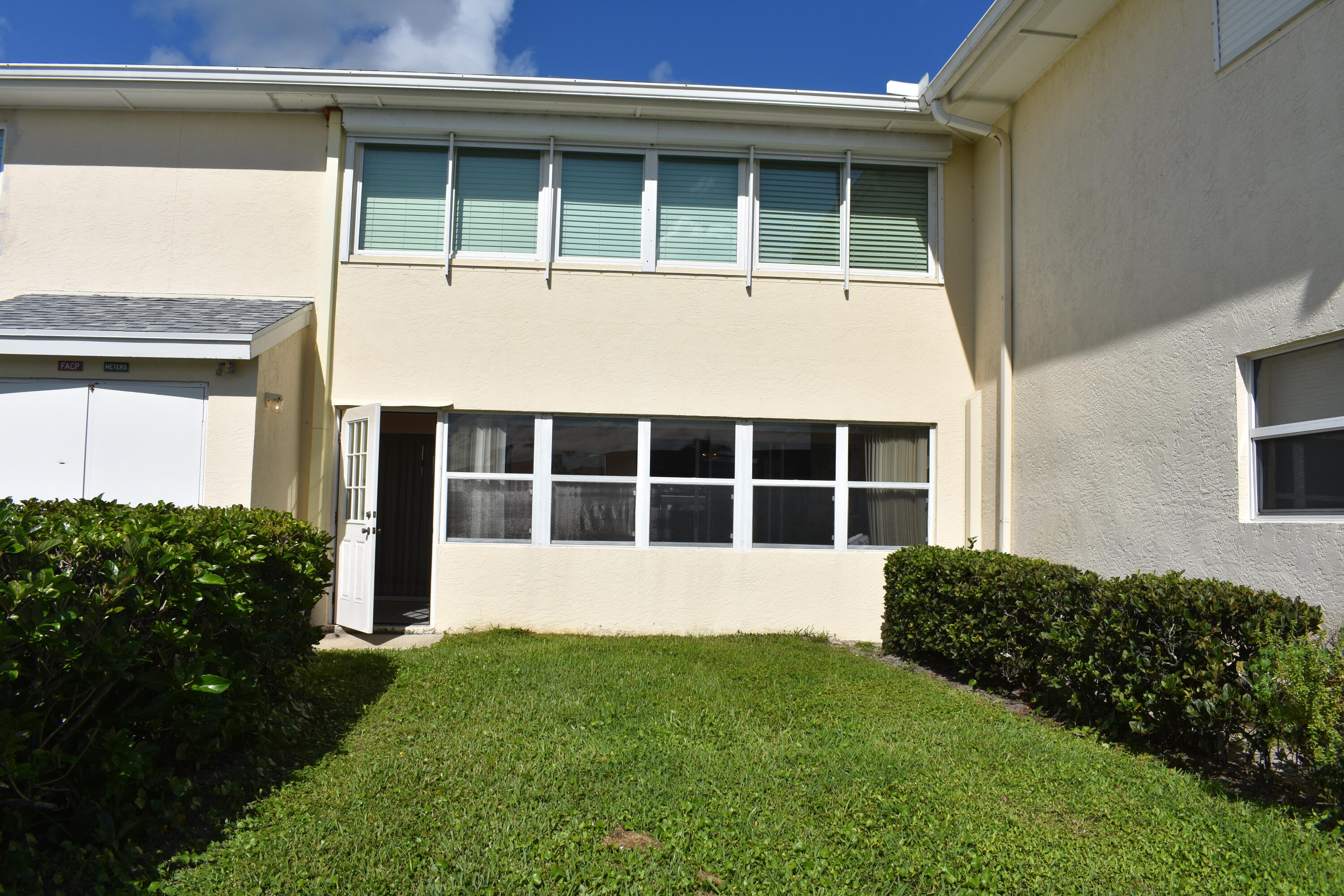 500 Grove Isle Circle 103 Property Photo 10