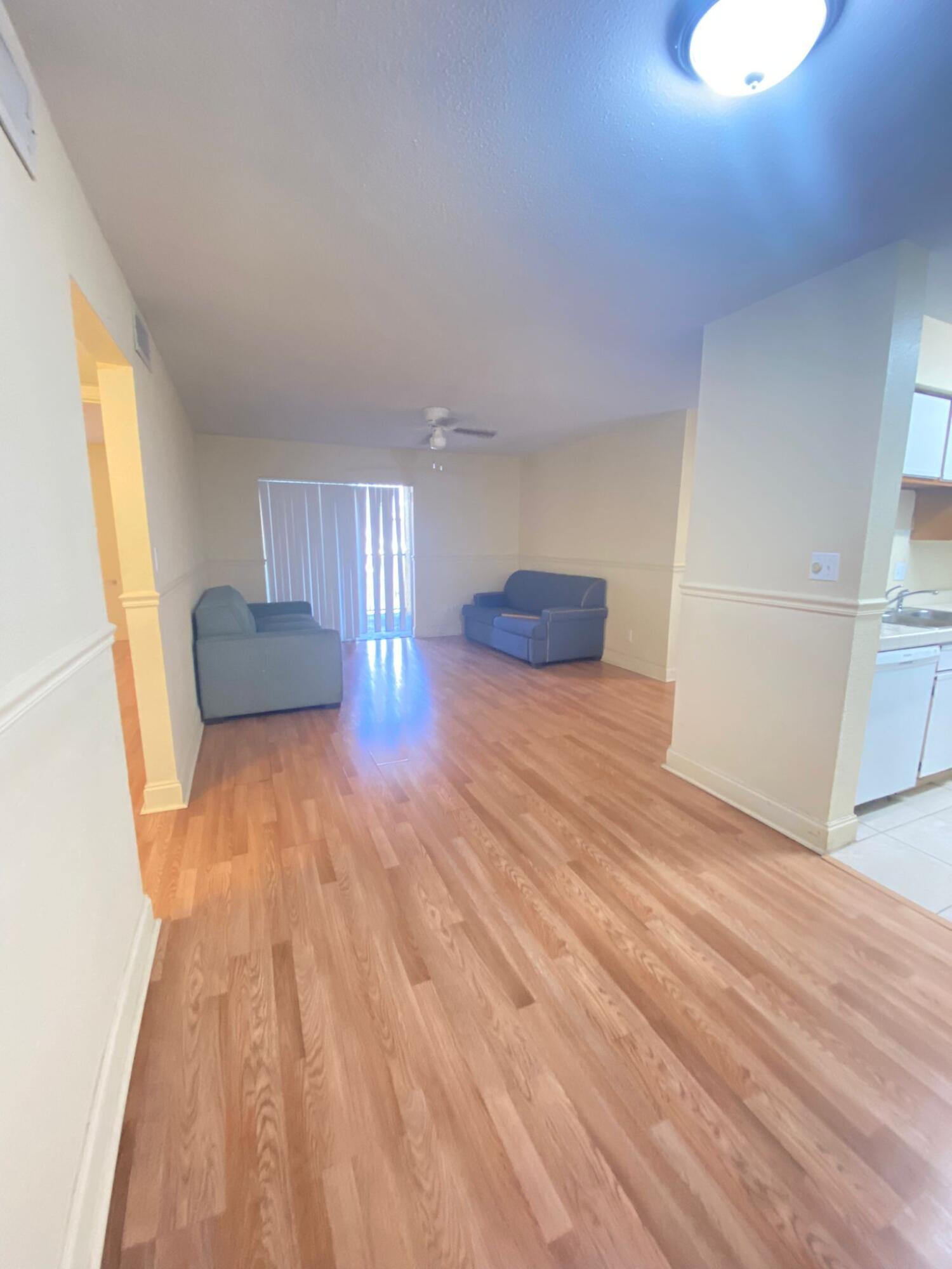 949 Riverside Drive 423 Property Photo 3