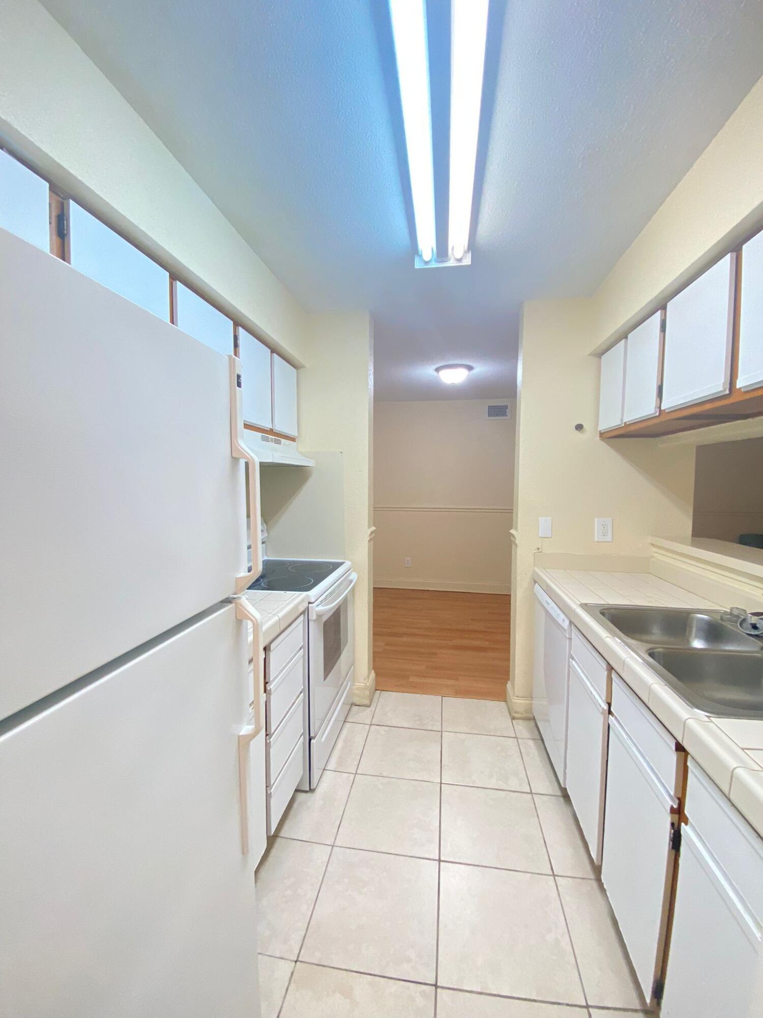 949 Riverside Drive 423 Property Photo 4