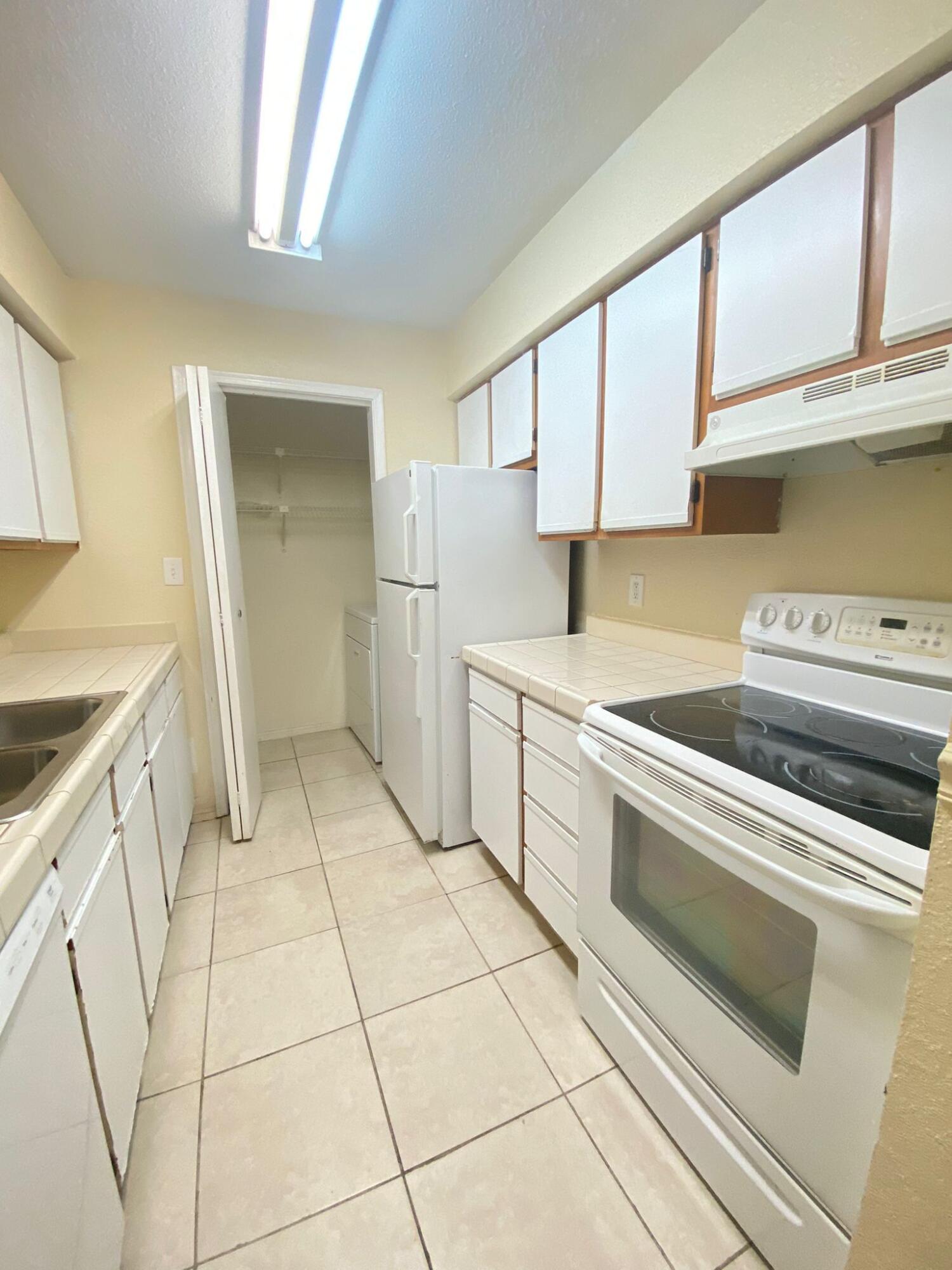 949 Riverside Drive 423 Property Photo 5