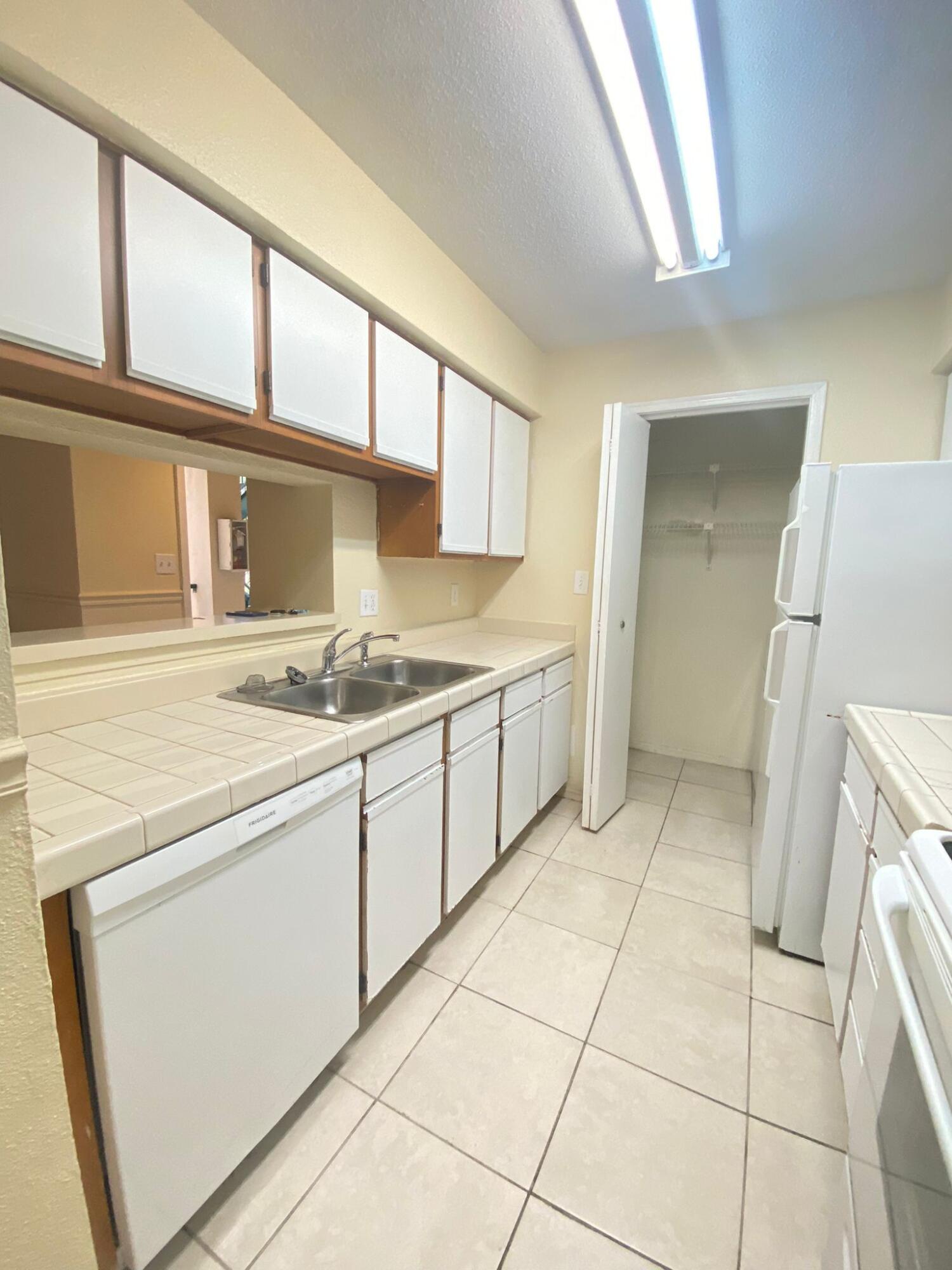 949 Riverside Drive 423 Property Photo 6