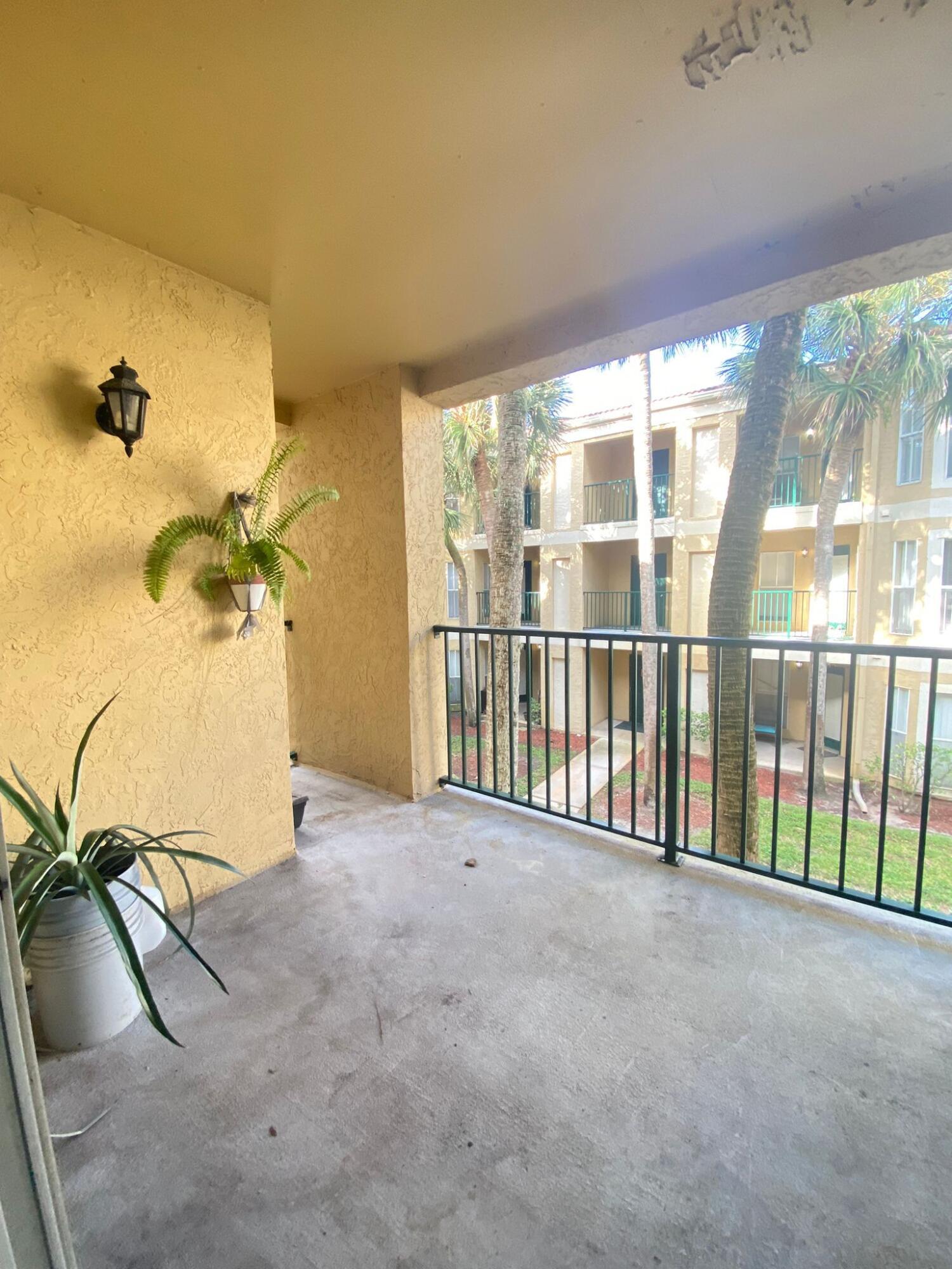 949 Riverside Drive 423 Property Photo 11