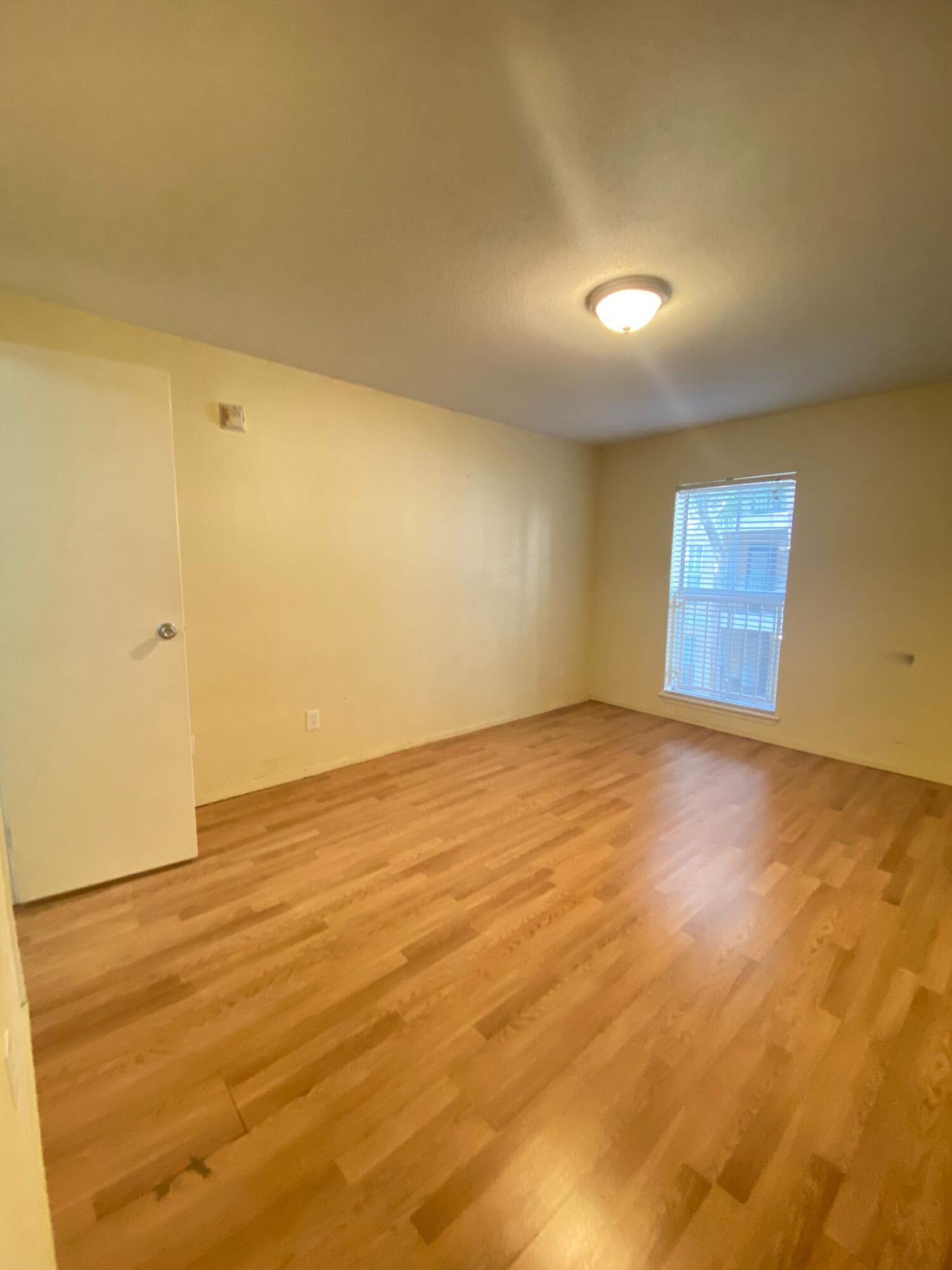 949 Riverside Drive 423 Property Photo 17