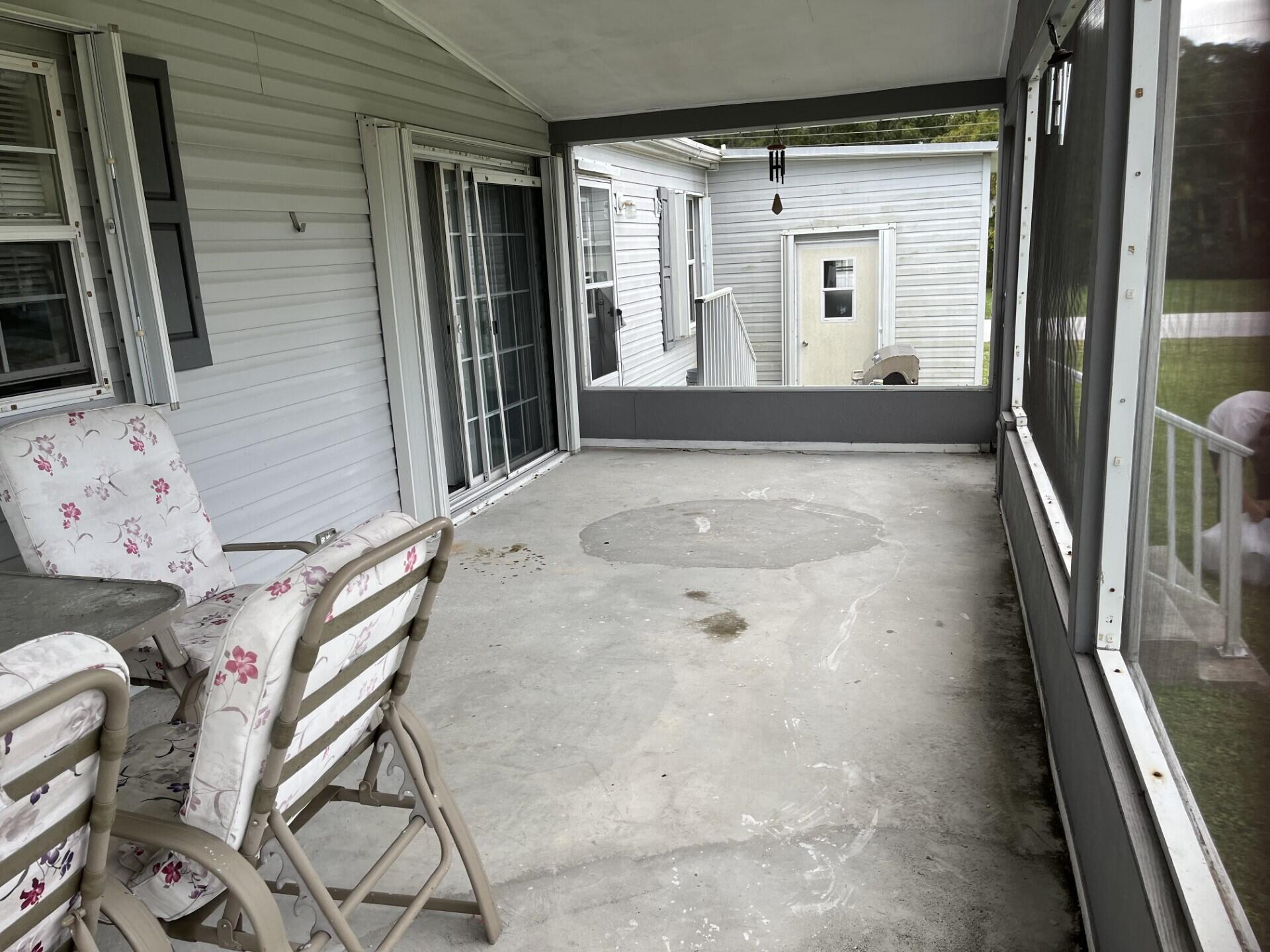 6325 Se Colonial Drive Property Photo 6