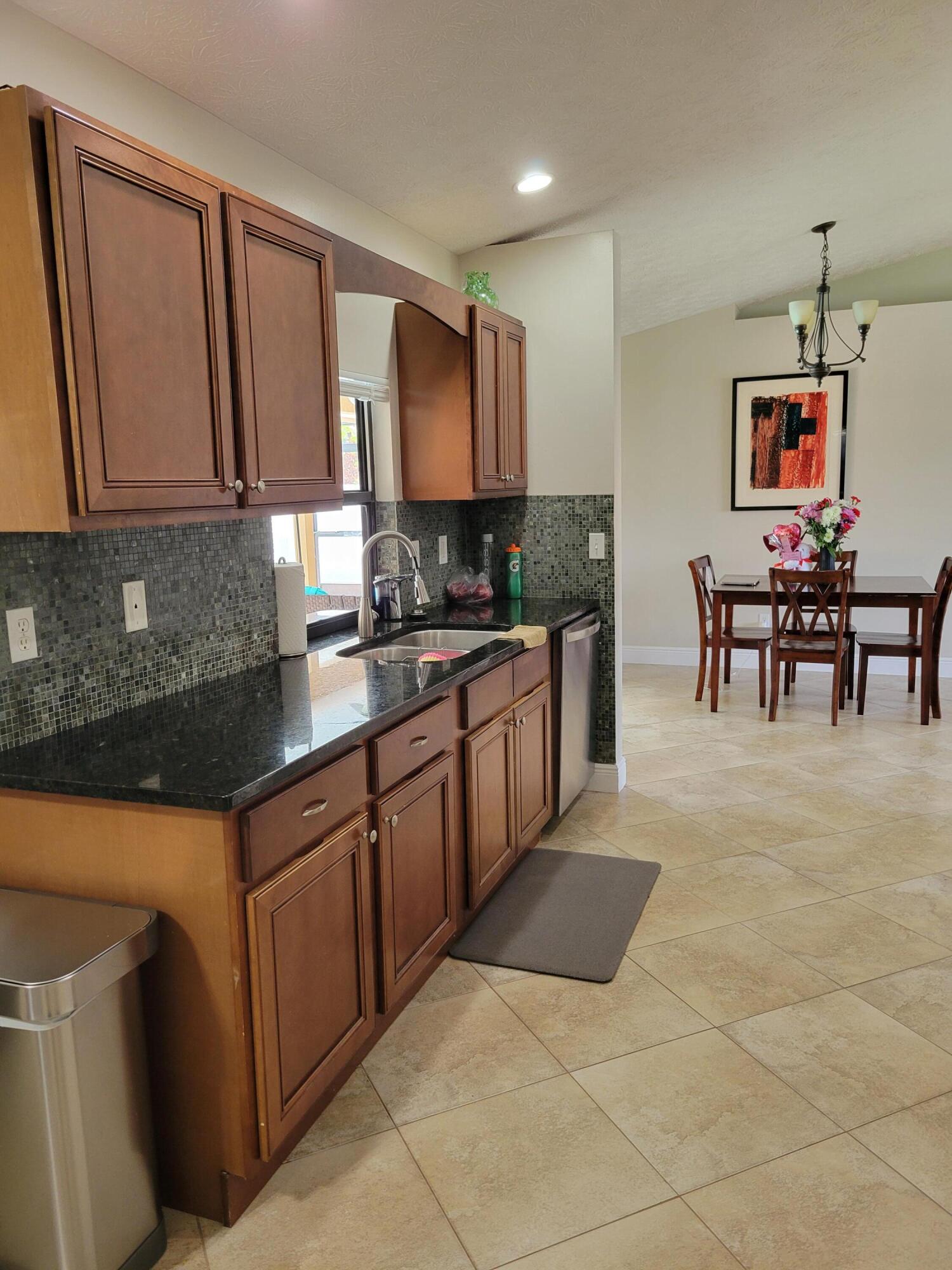 3049 Sw Circle Street Property Photo 6