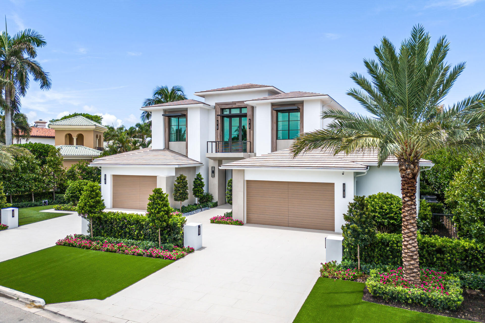 471 Royal Palm Way Property Photo 4