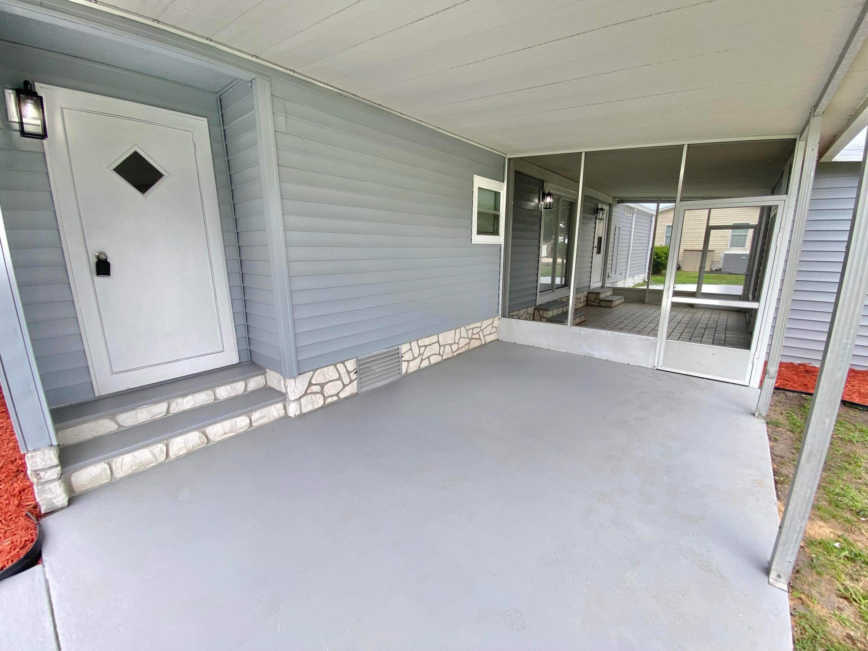 1038 Warbler Court Property Photo 4