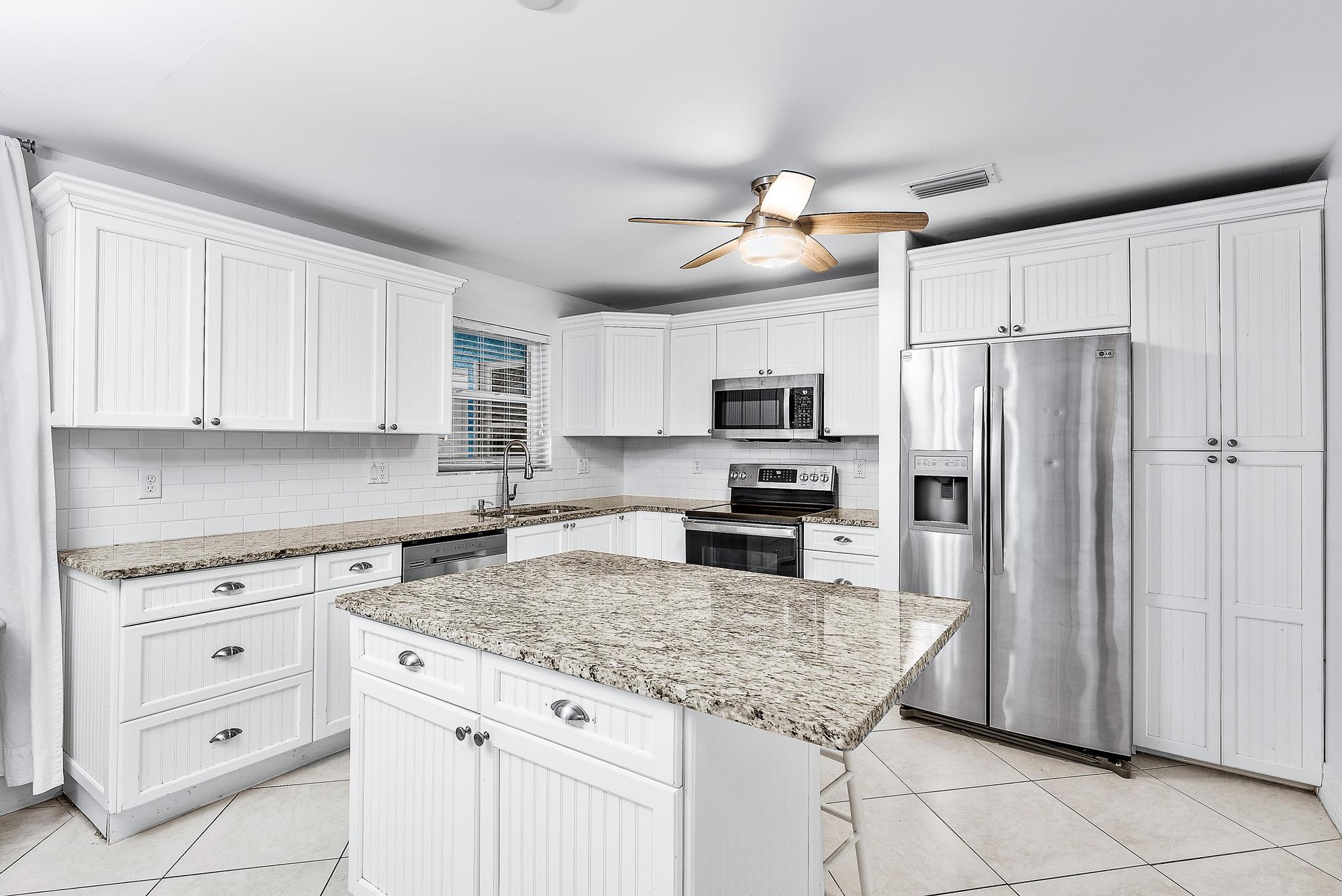 2507 N Ocean Drive Property Photo 23