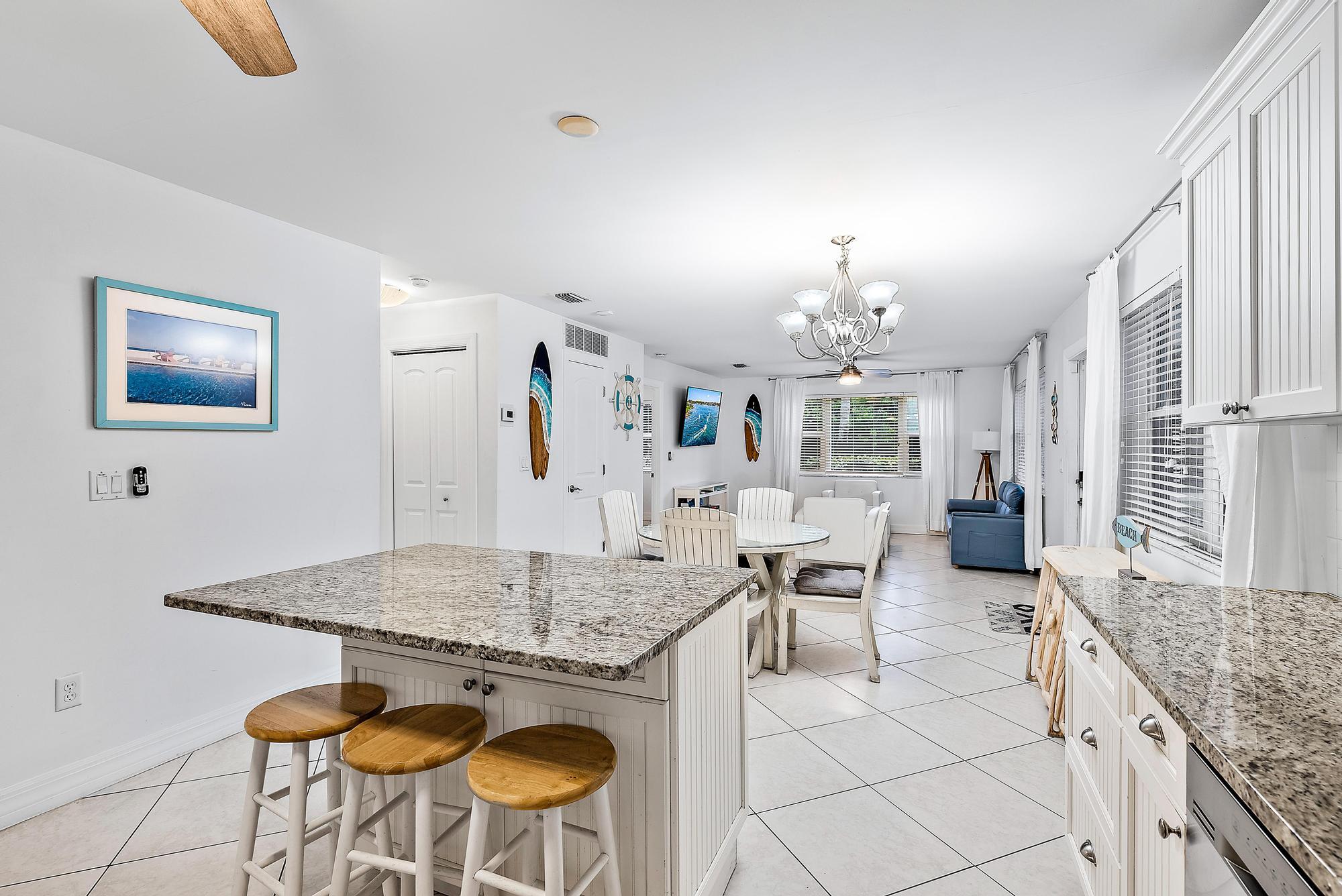 2507 N Ocean Drive Property Photo 25