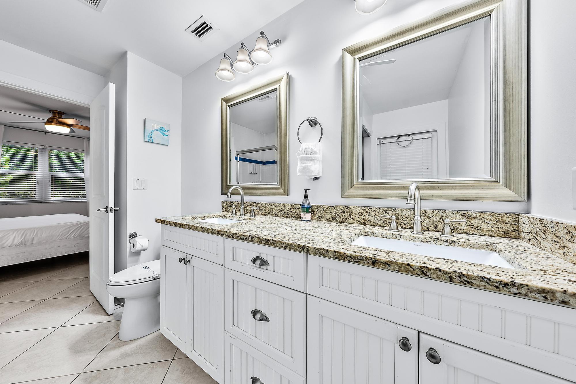2507 N Ocean Drive Property Photo 29