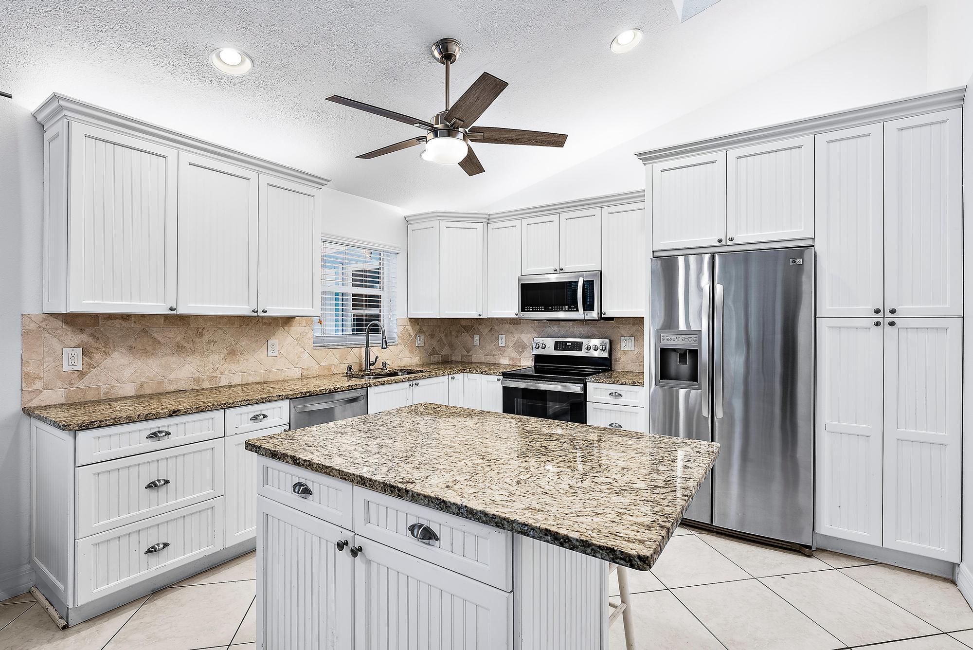 2507 N Ocean Drive Property Photo 53