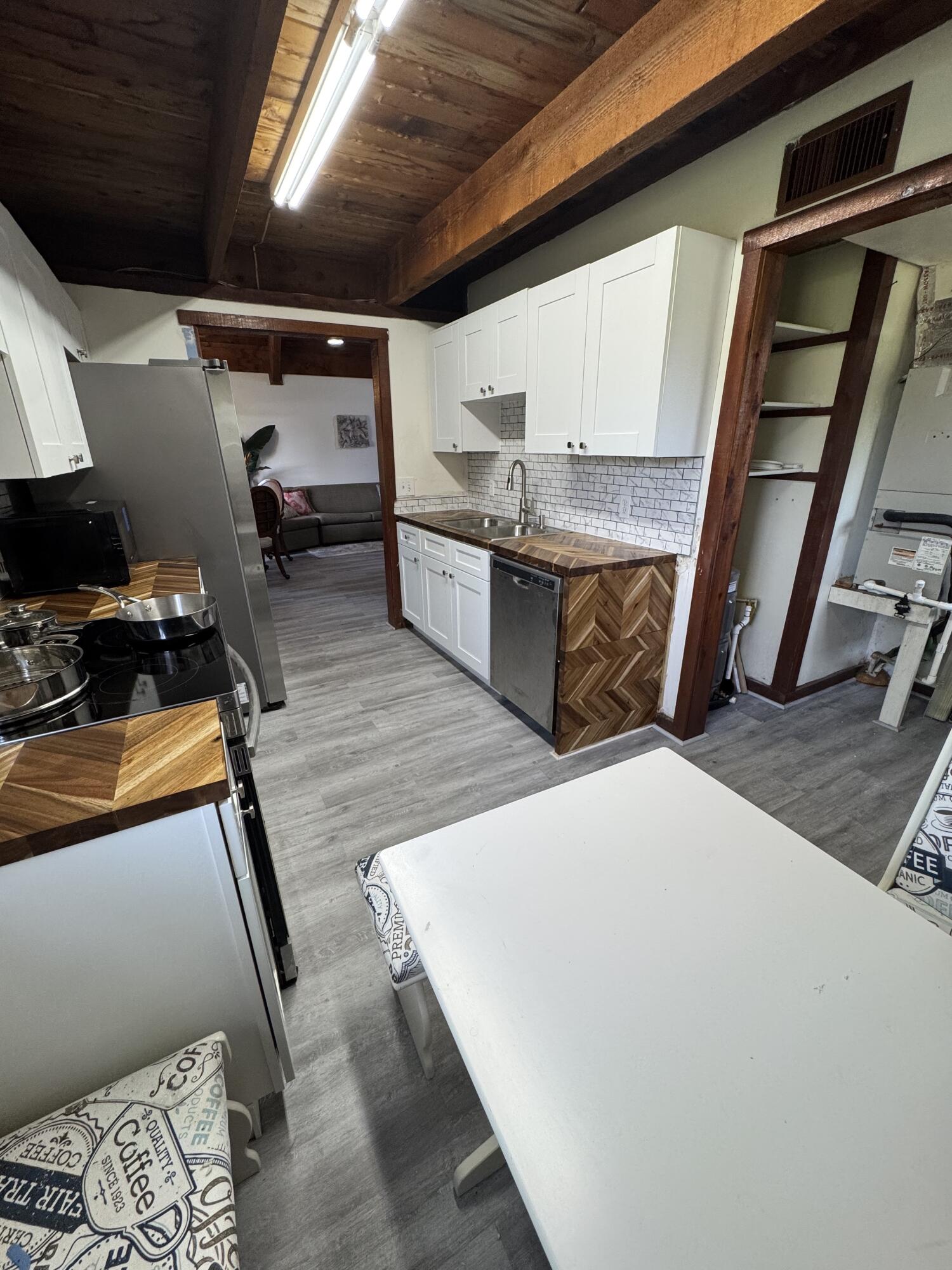 5301 Sunset Boulevard Property Photo 20