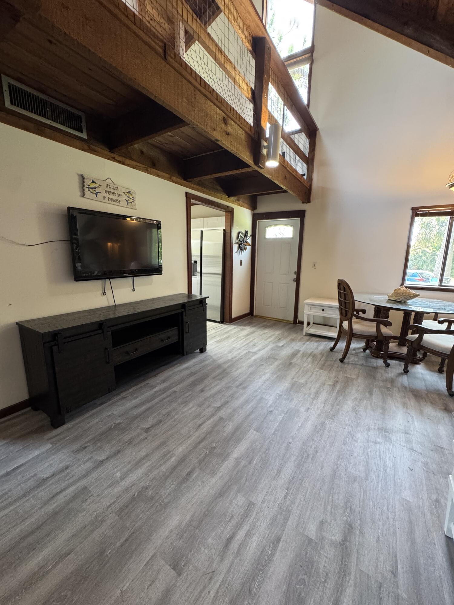 5301 Sunset Boulevard Property Photo 35