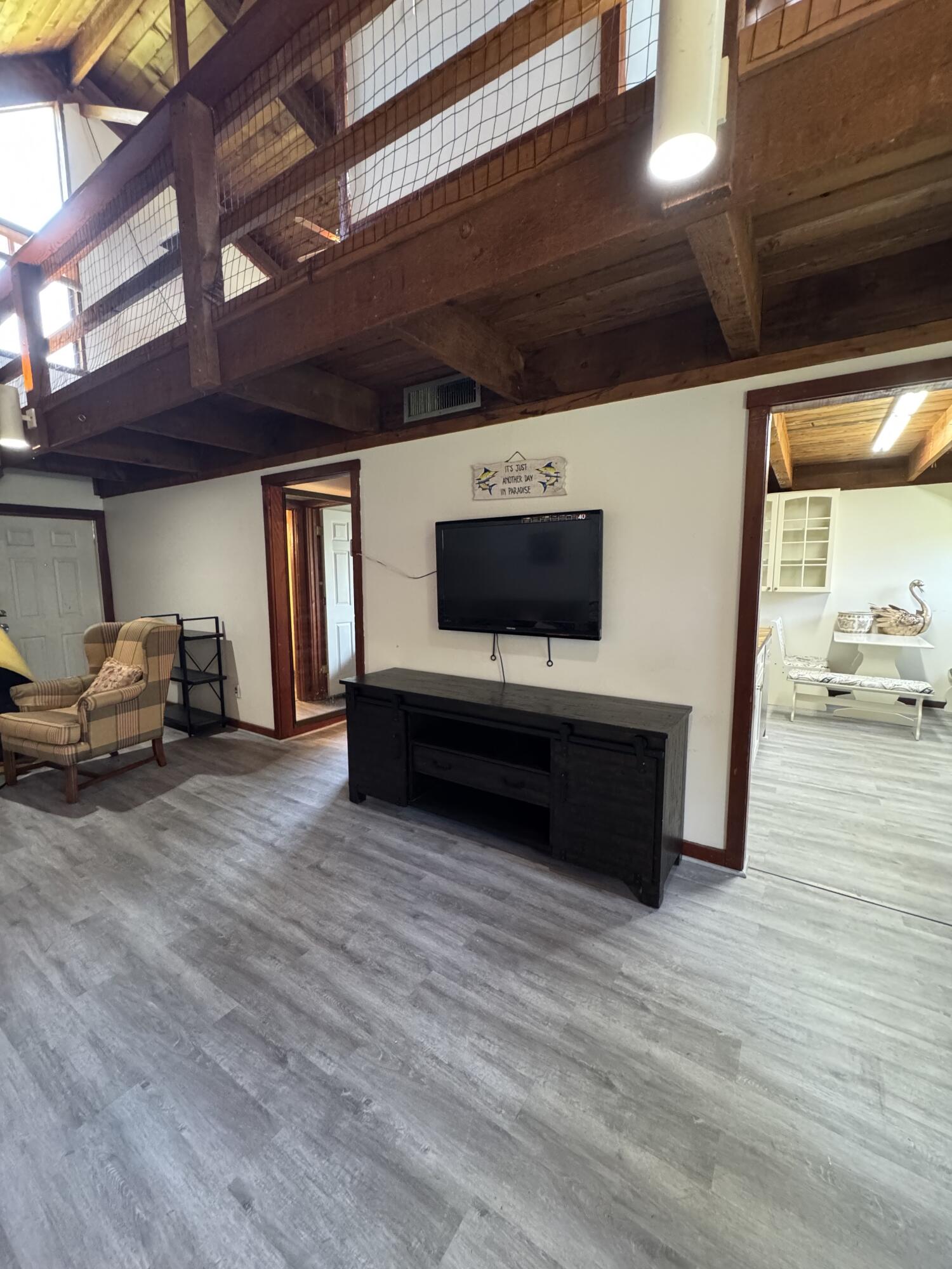 5301 Sunset Boulevard Property Photo 36