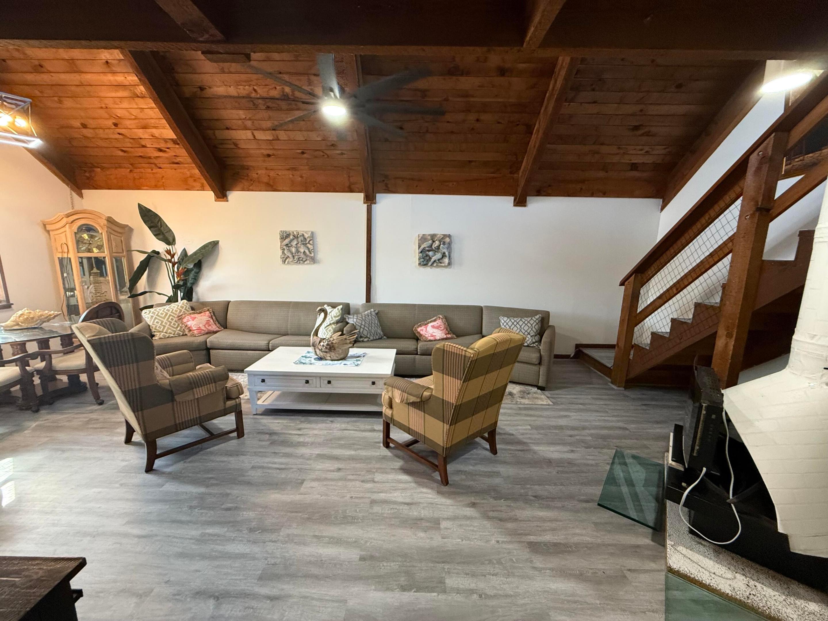 5301 Sunset Boulevard Property Photo 40