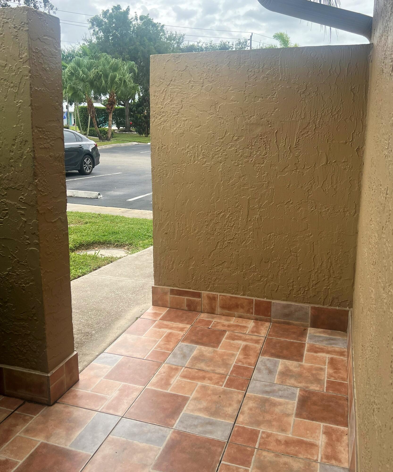 12087 Nw 44th Street Property Photo 4
