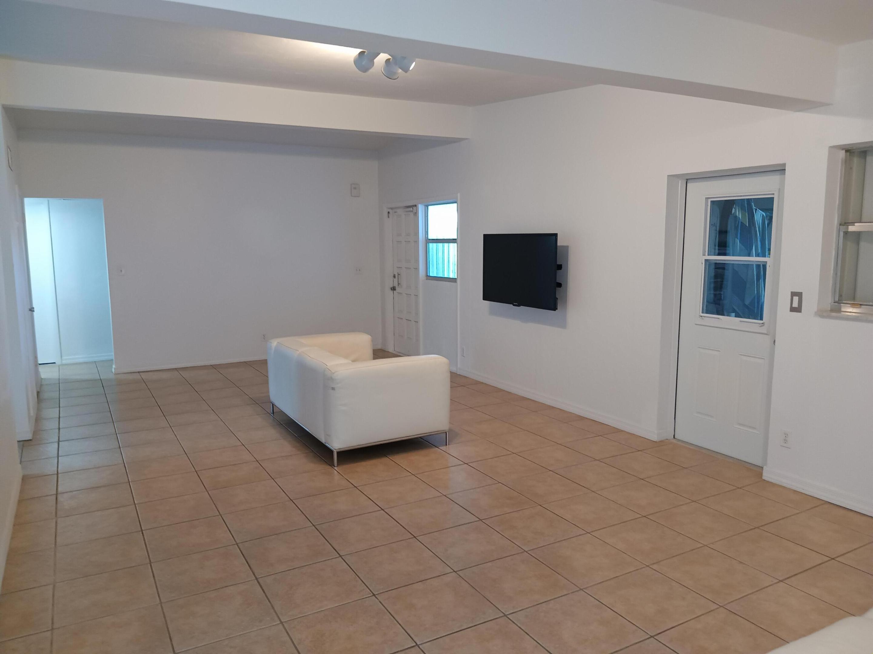 100 Se Naranja Avenue Property Photo 11