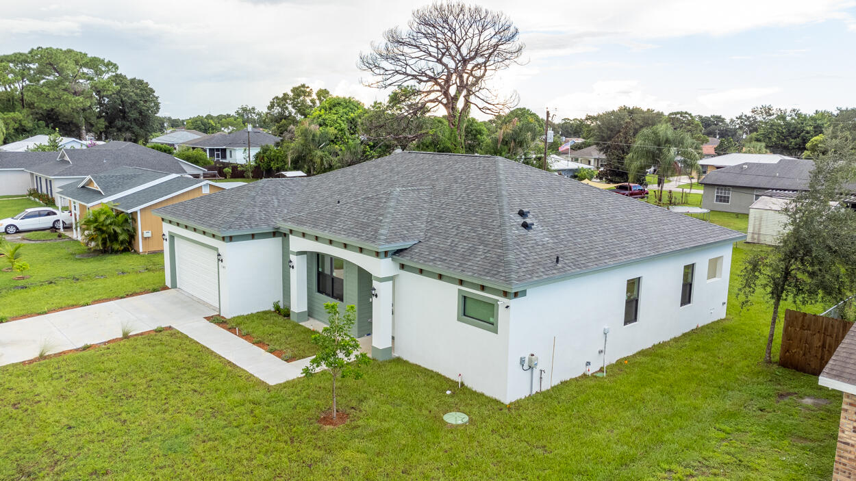 1143 Sw Estaugh Avenue Property Photo 6