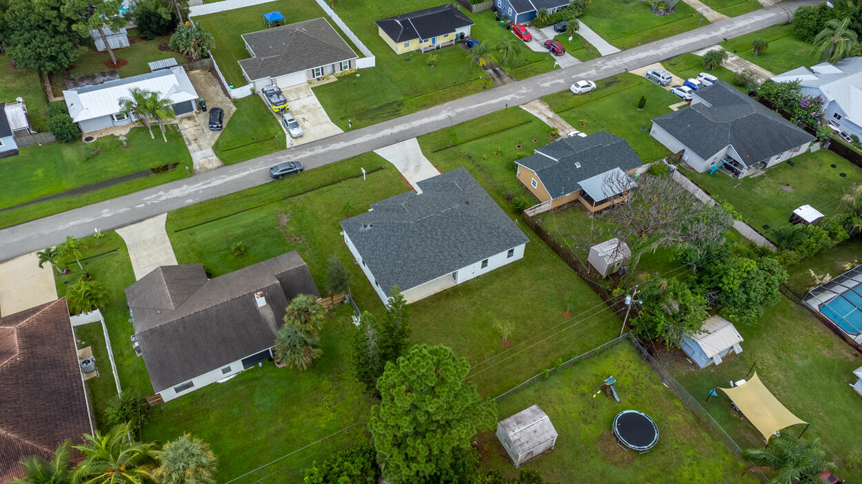 1143 Sw Estaugh Avenue Property Photo 7