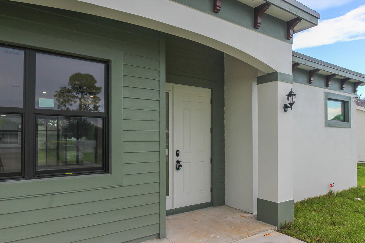 1143 Sw Estaugh Avenue Property Photo 11