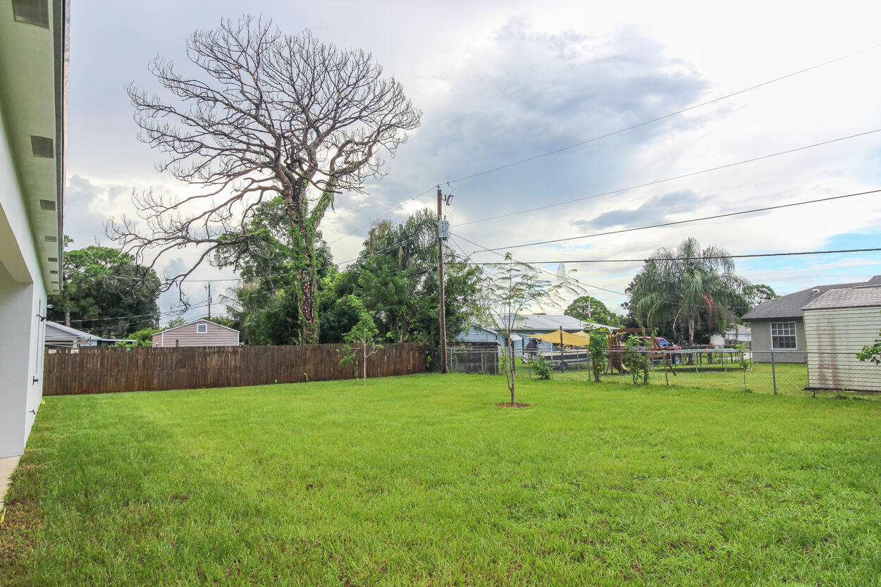 1143 Sw Estaugh Avenue Property Photo 14