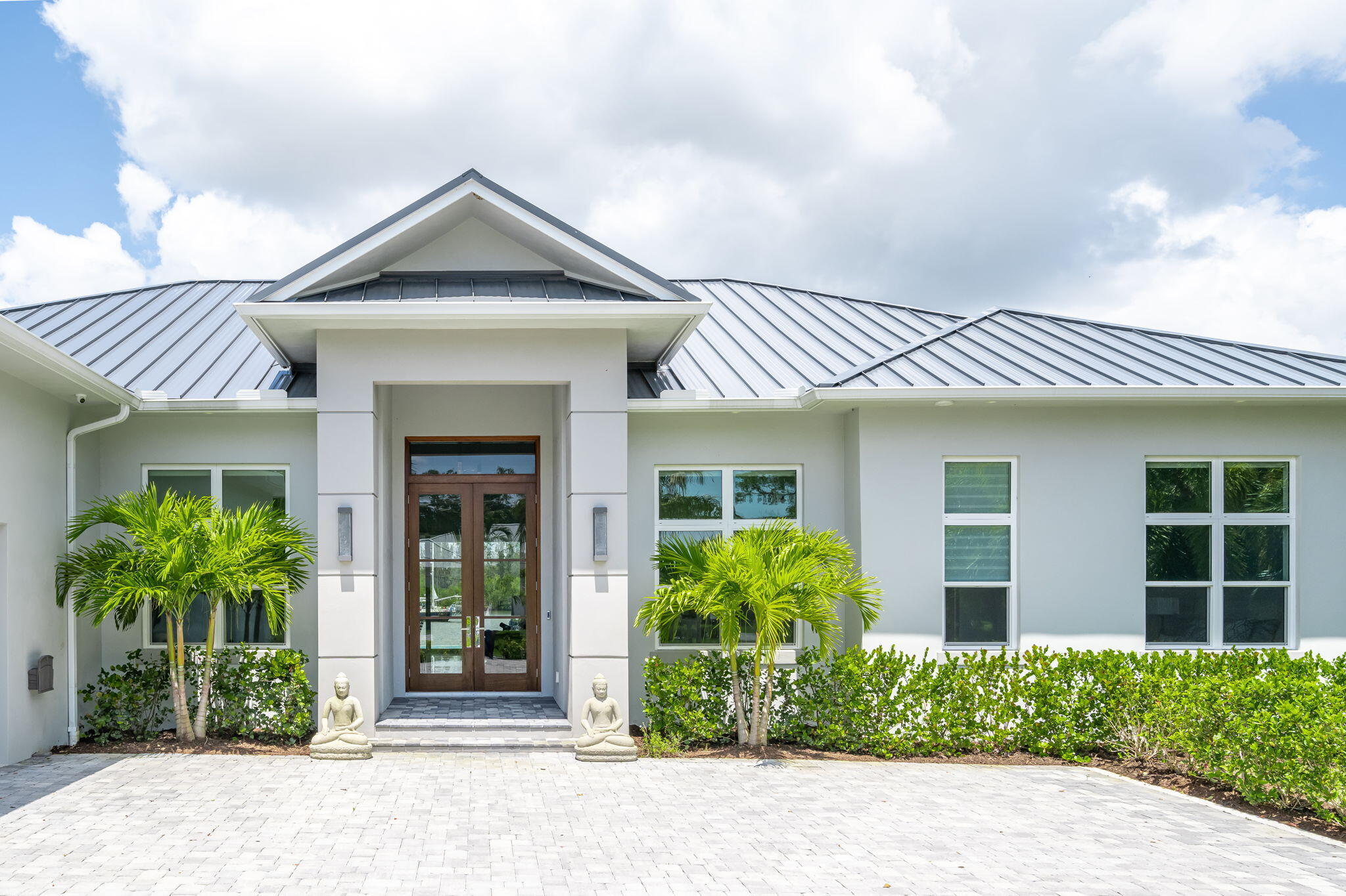 3937 Indian River Drive E Property Photo 4